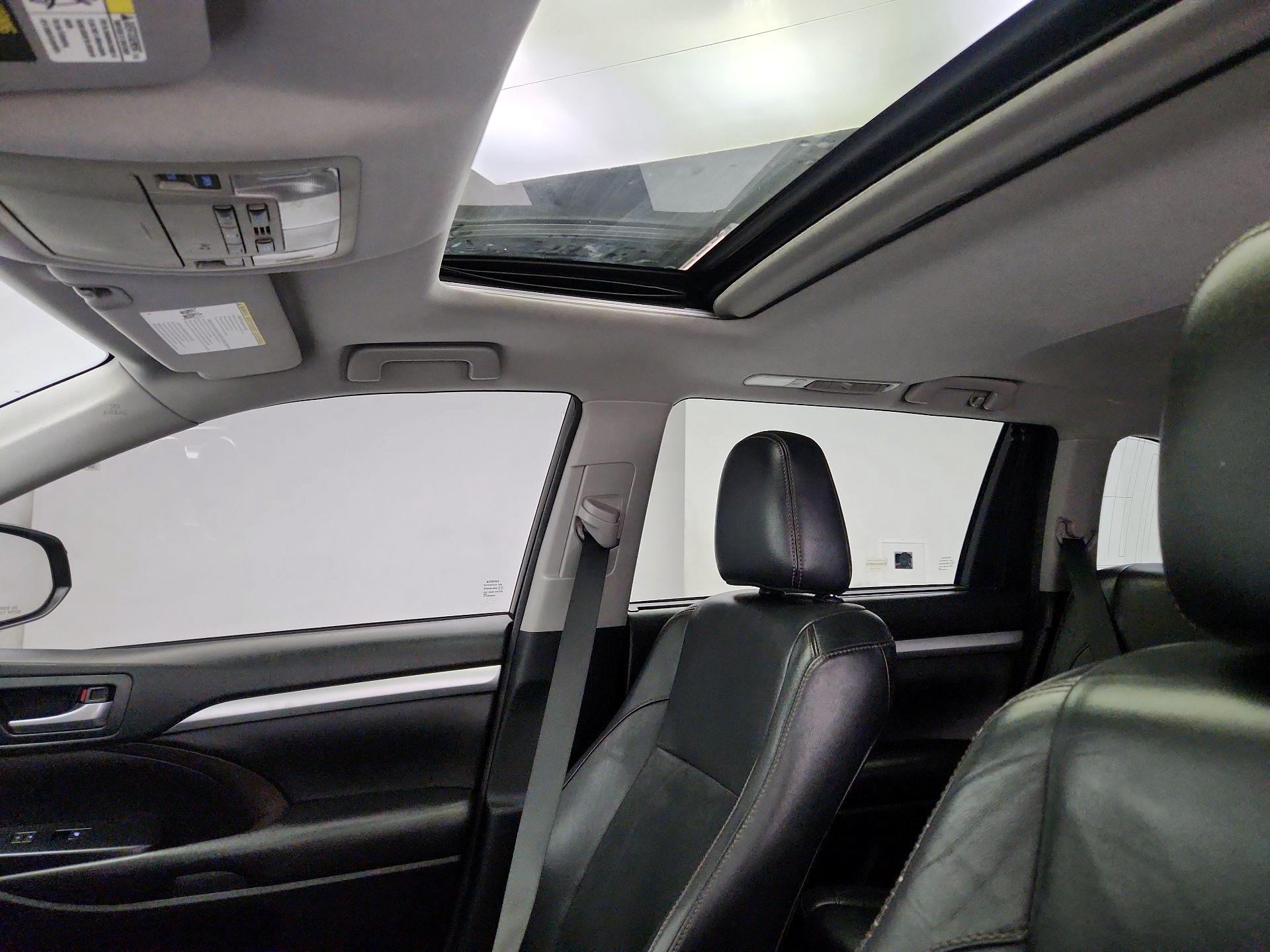 Thumbnail: 2016 Toyota Highlander - 20