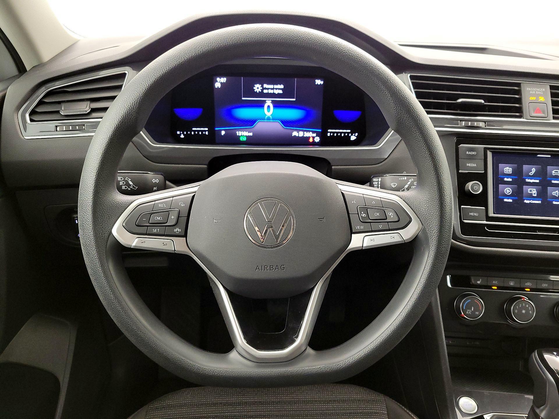 Thumbnail: 2023 Volkswagen Tiguan - 10