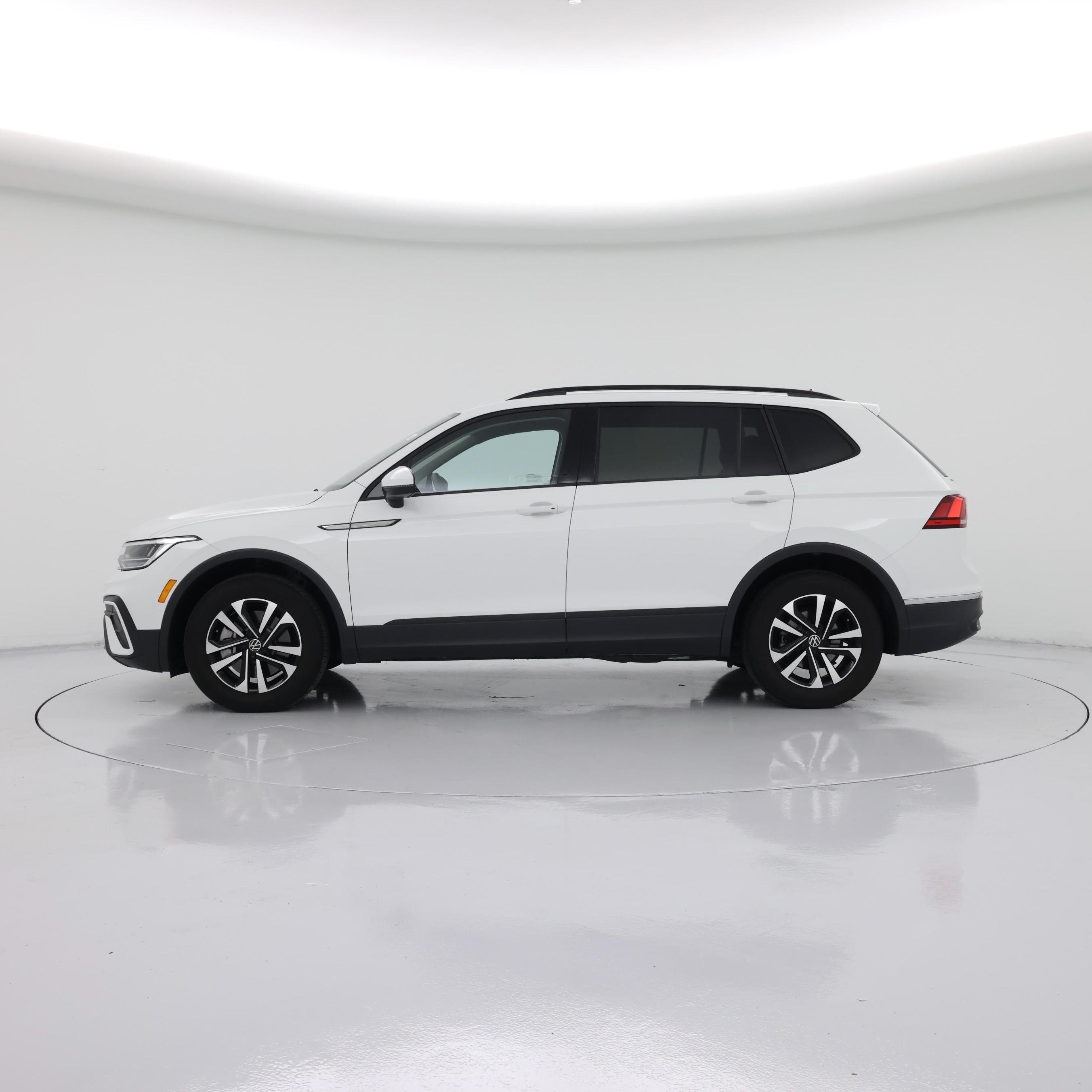 Thumbnail: 2023 Volkswagen Tiguan - 3