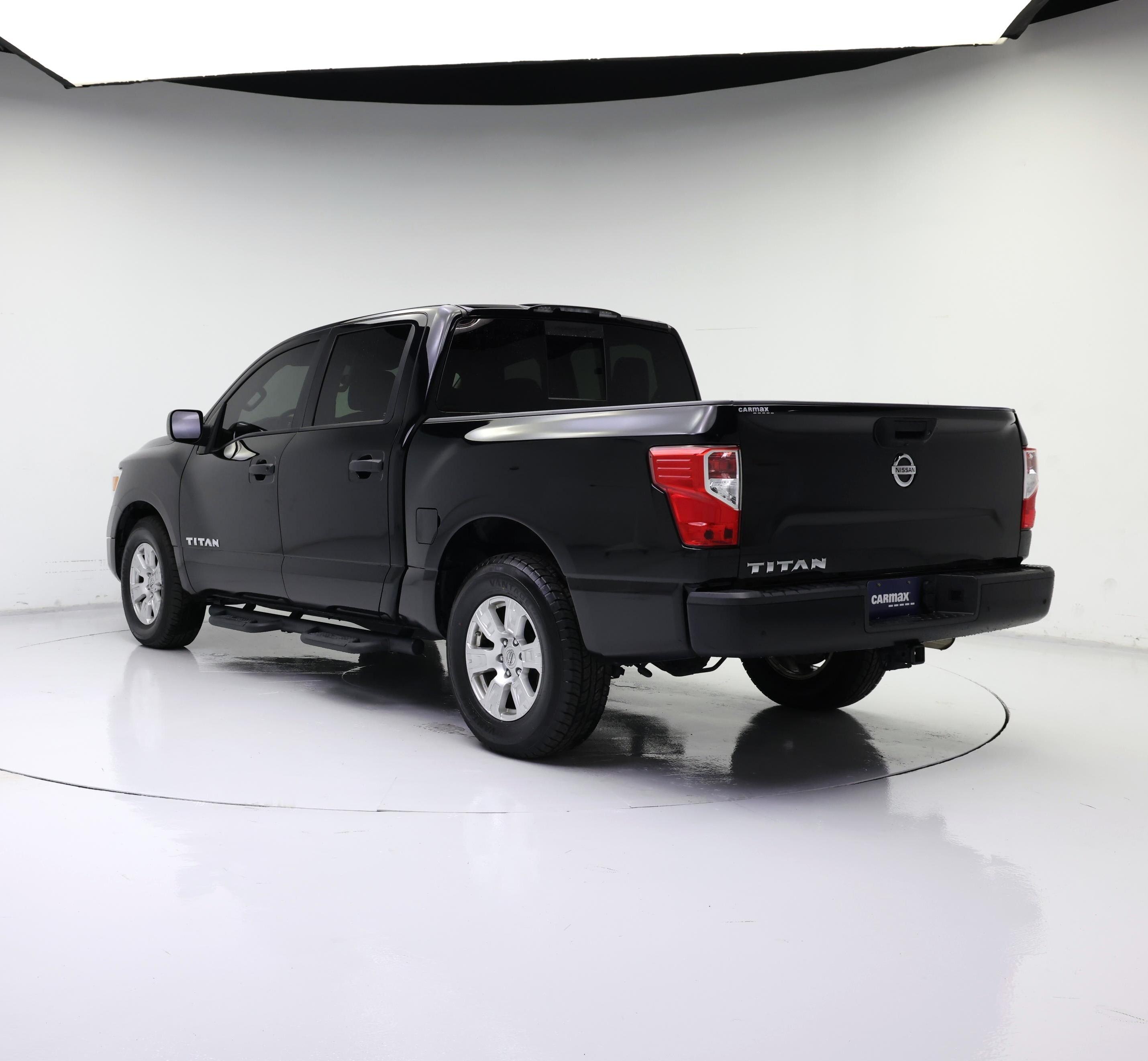 Thumbnail: 2021 Nissan Titan - 2
