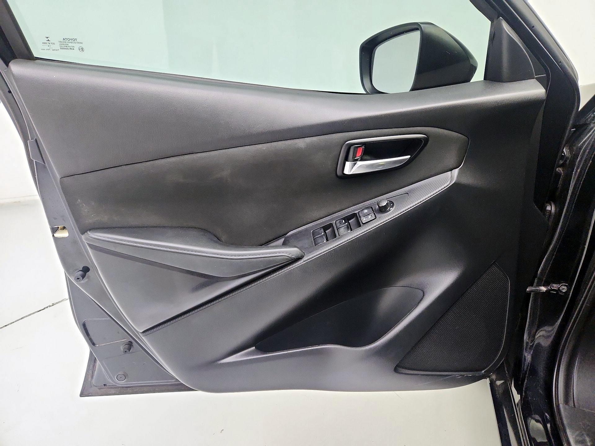 Thumbnail: 2017 Toyota Yaris iA - 12