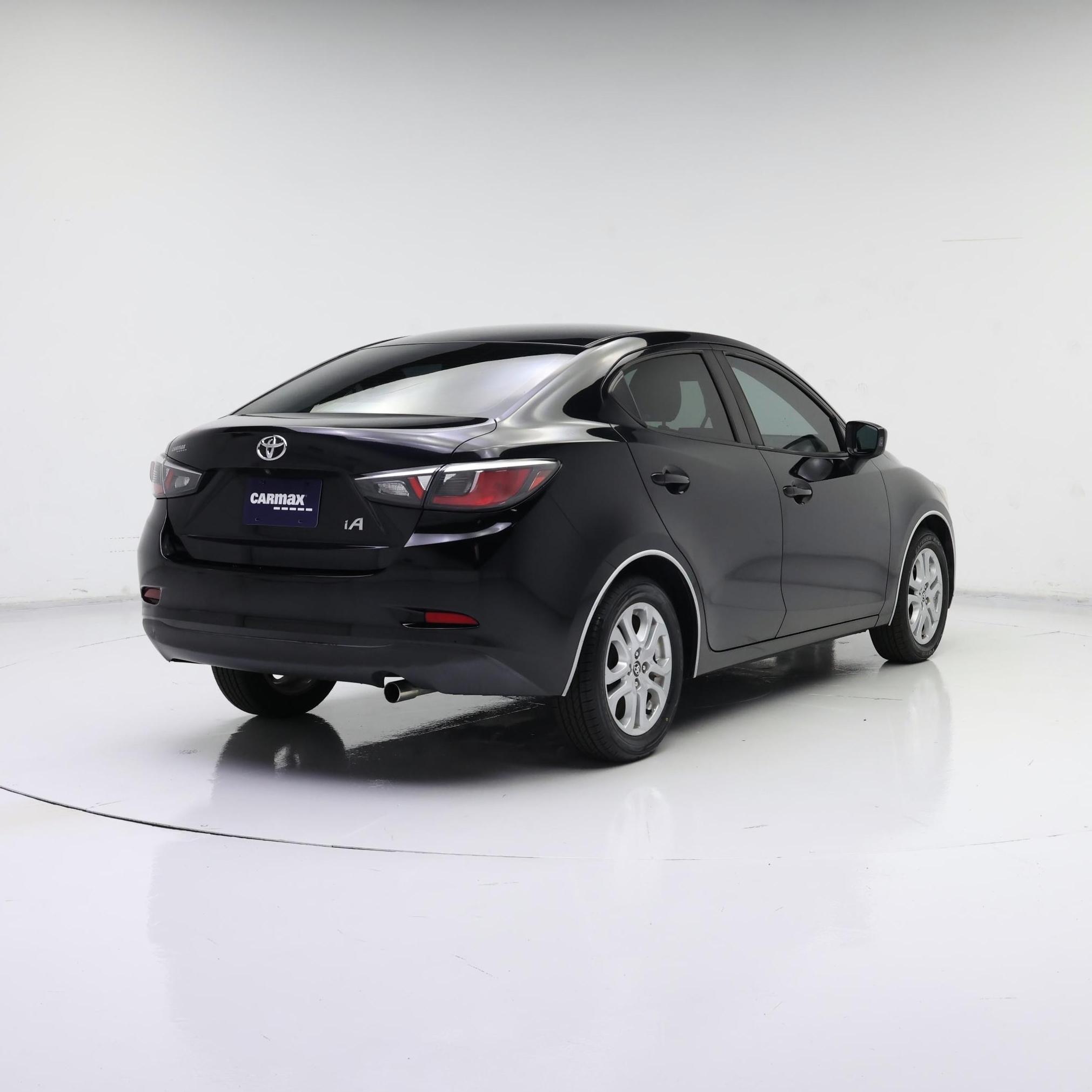 Thumbnail: 2017 Toyota Yaris iA - 8