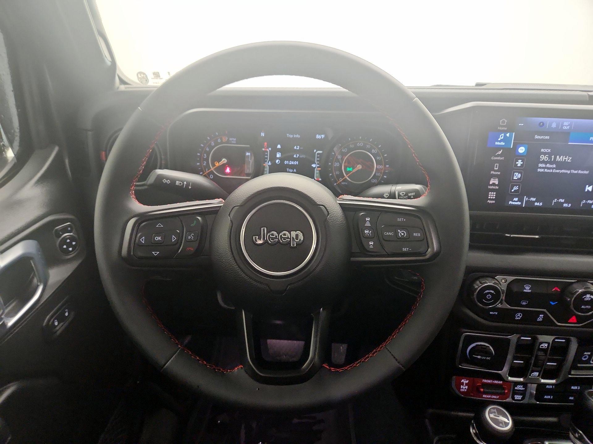 Thumbnail: 2024 Jeep Gladiator - 10