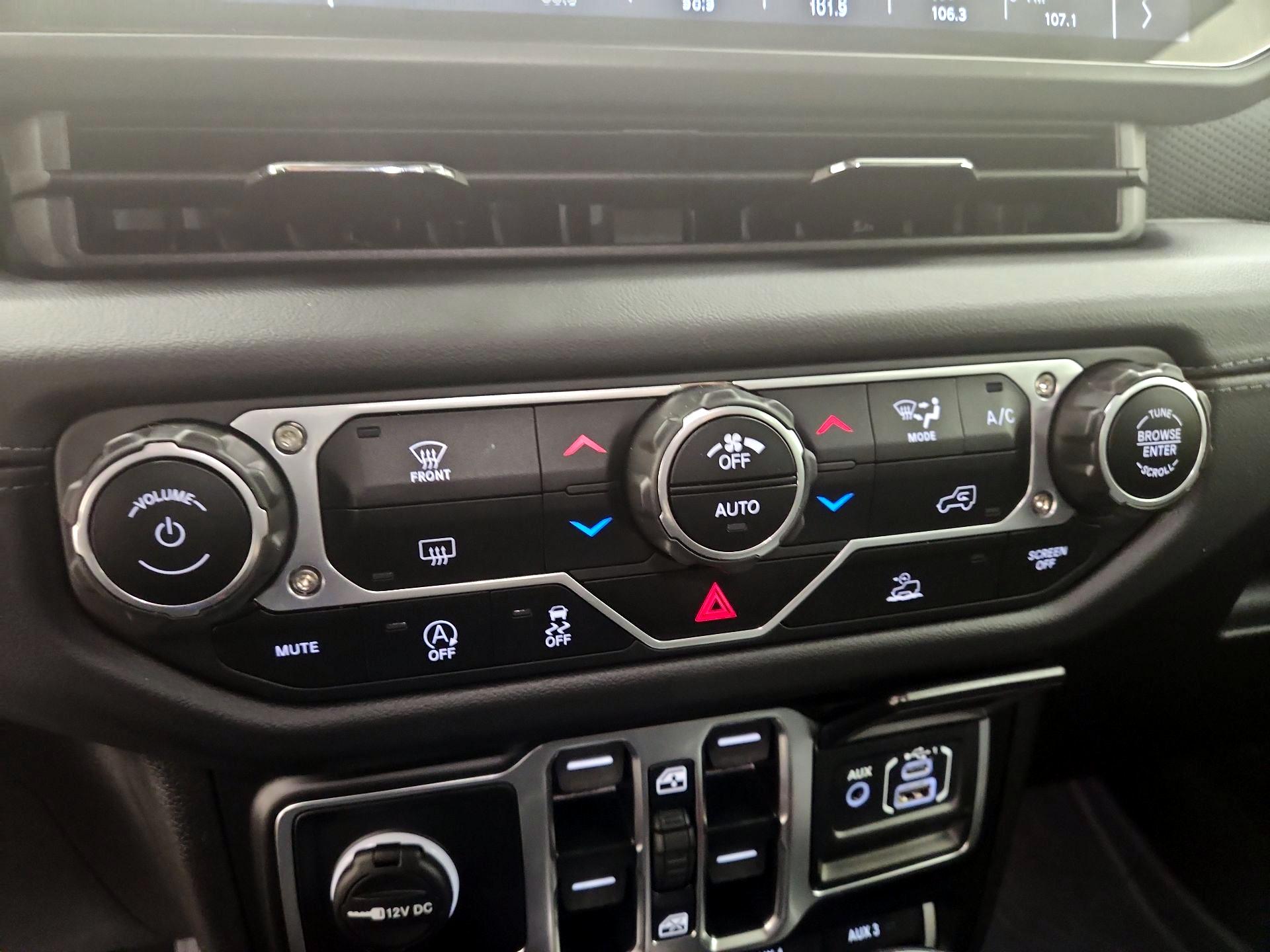 Thumbnail: 2024 Jeep Gladiator - 16