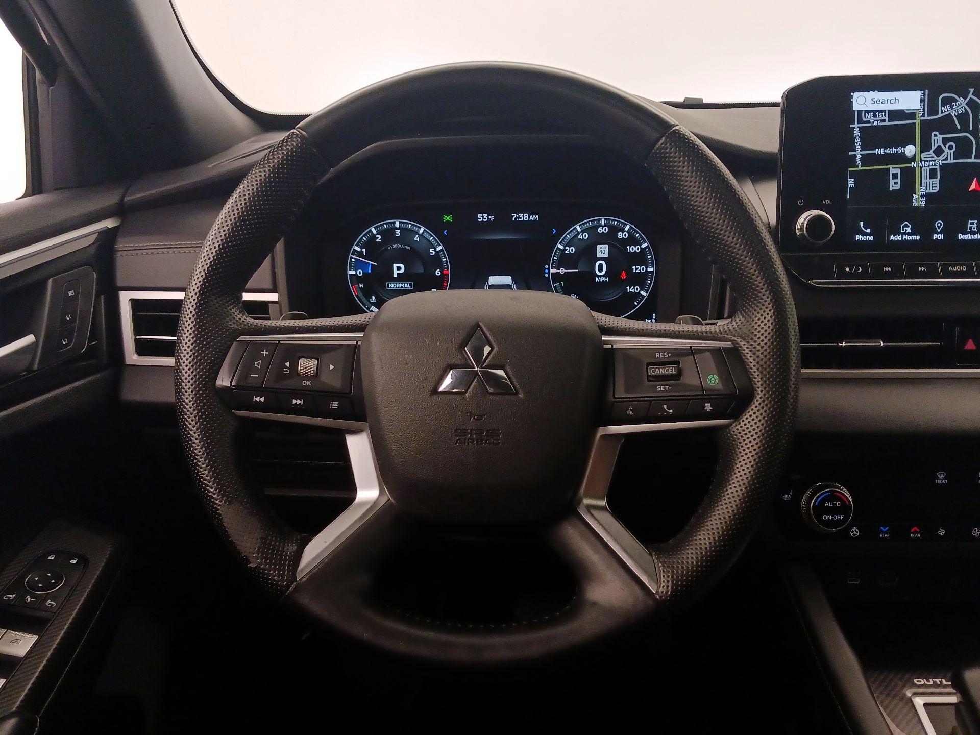 Thumbnail: 2023 Mitsubishi Outlander - 10