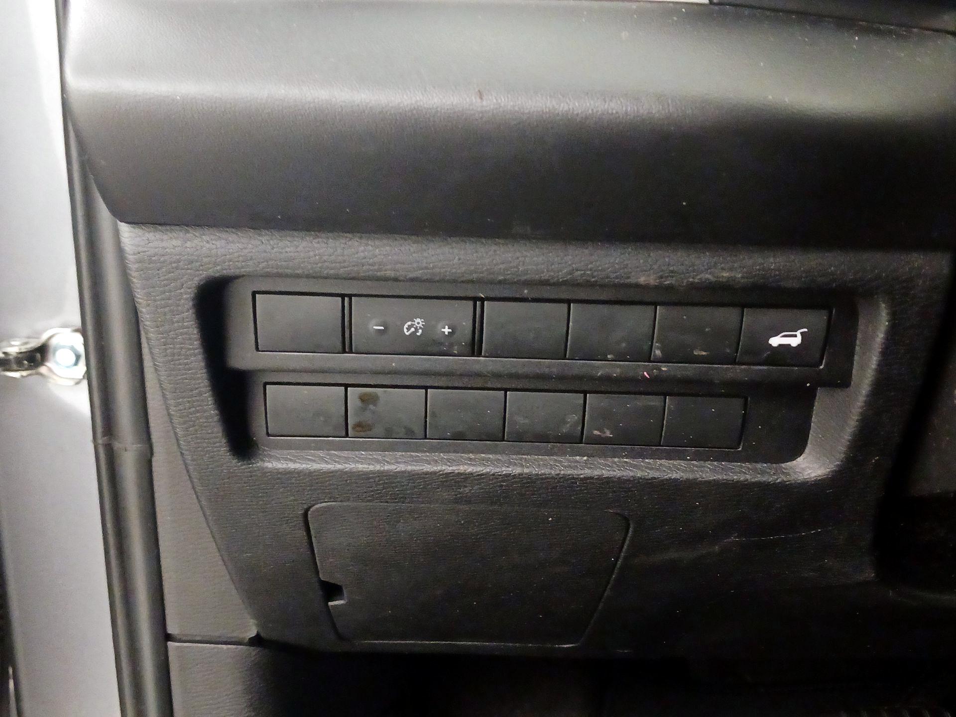 Thumbnail: 2023 Mitsubishi Outlander - 13