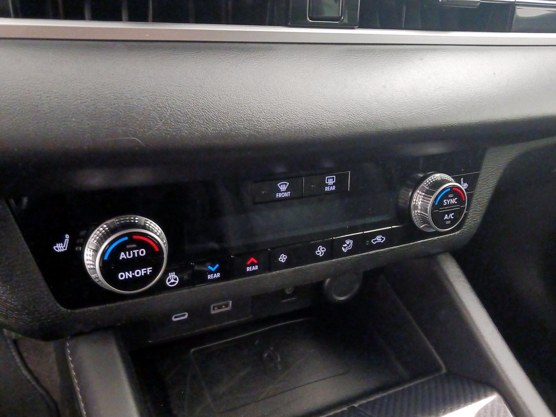 Thumbnail: 2023 Mitsubishi Outlander - 17