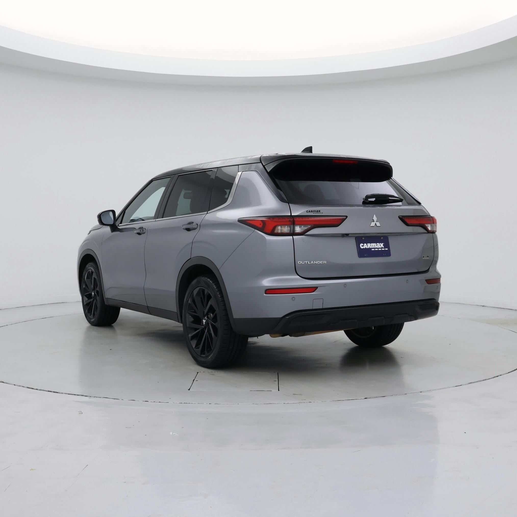 Thumbnail: 2023 Mitsubishi Outlander - 2