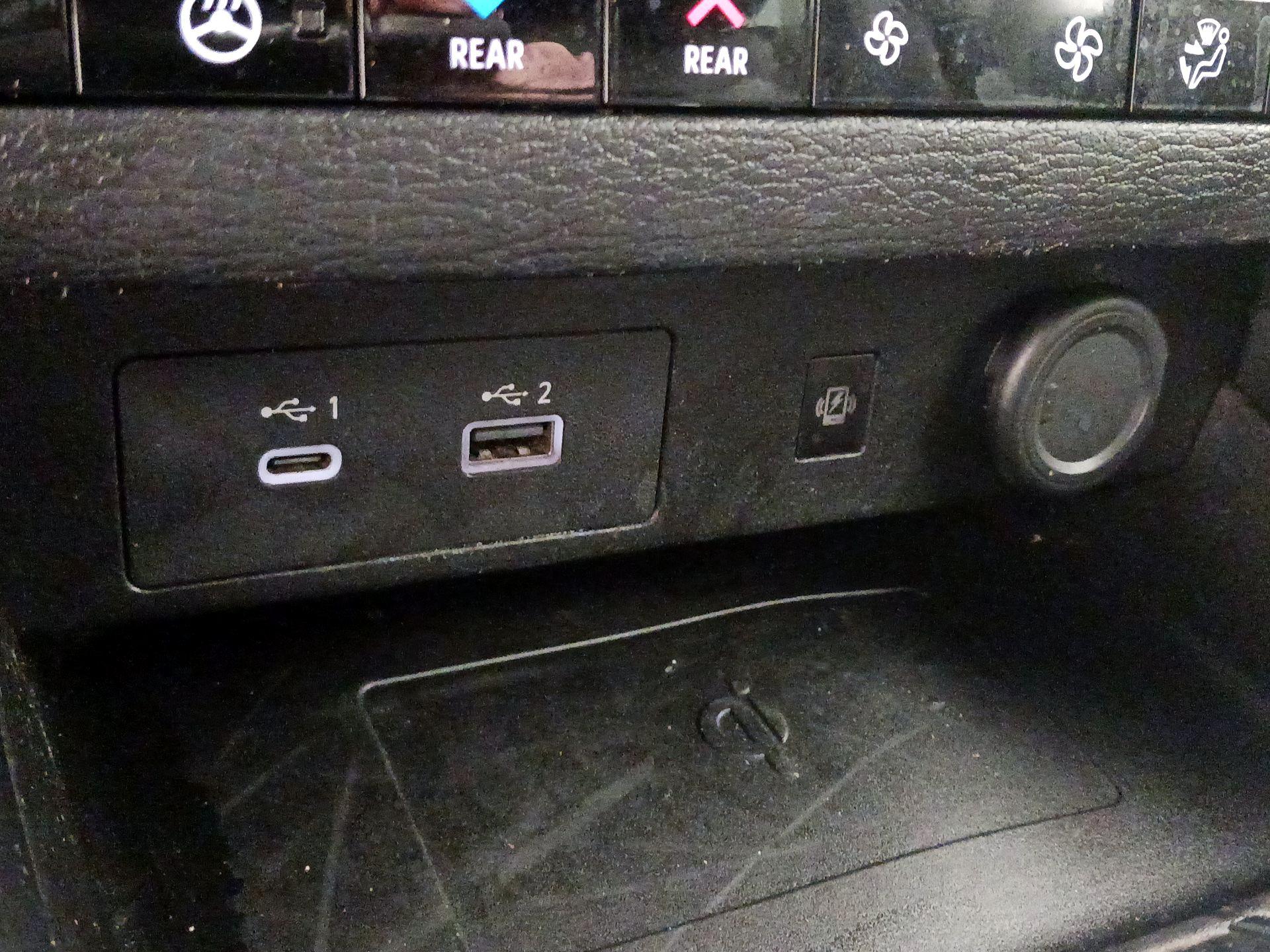 Thumbnail: 2023 Mitsubishi Outlander - 19