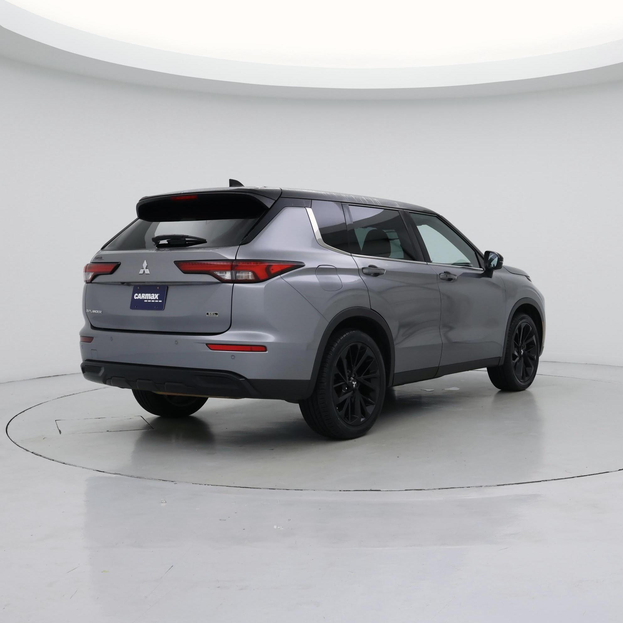 Thumbnail: 2023 Mitsubishi Outlander - 8