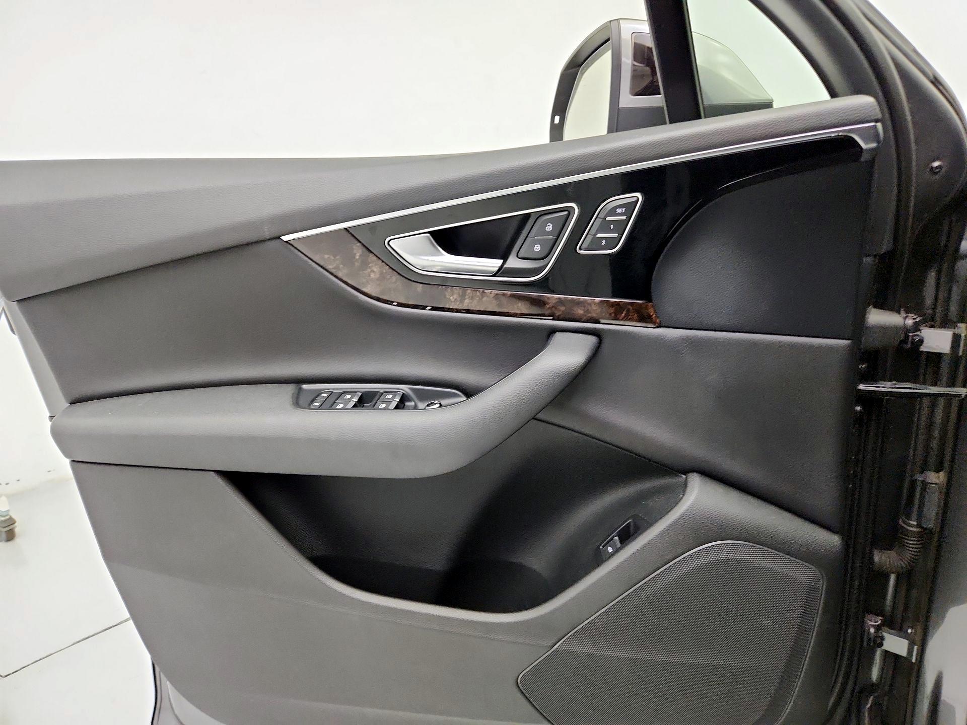 Thumbnail: 2017 Audi Q7 - 12