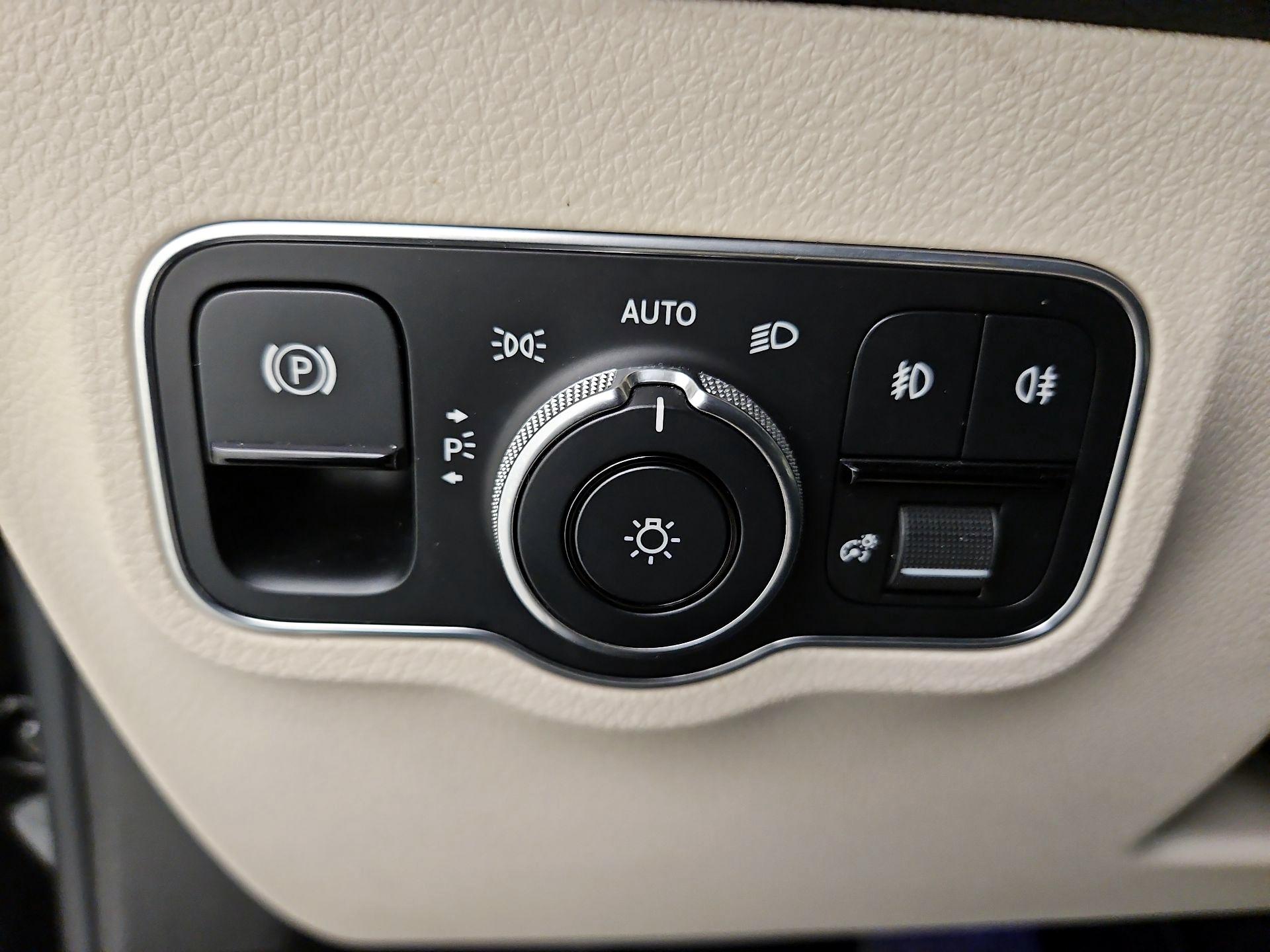 Thumbnail: 2020 Mercedes-Benz GLB - 13