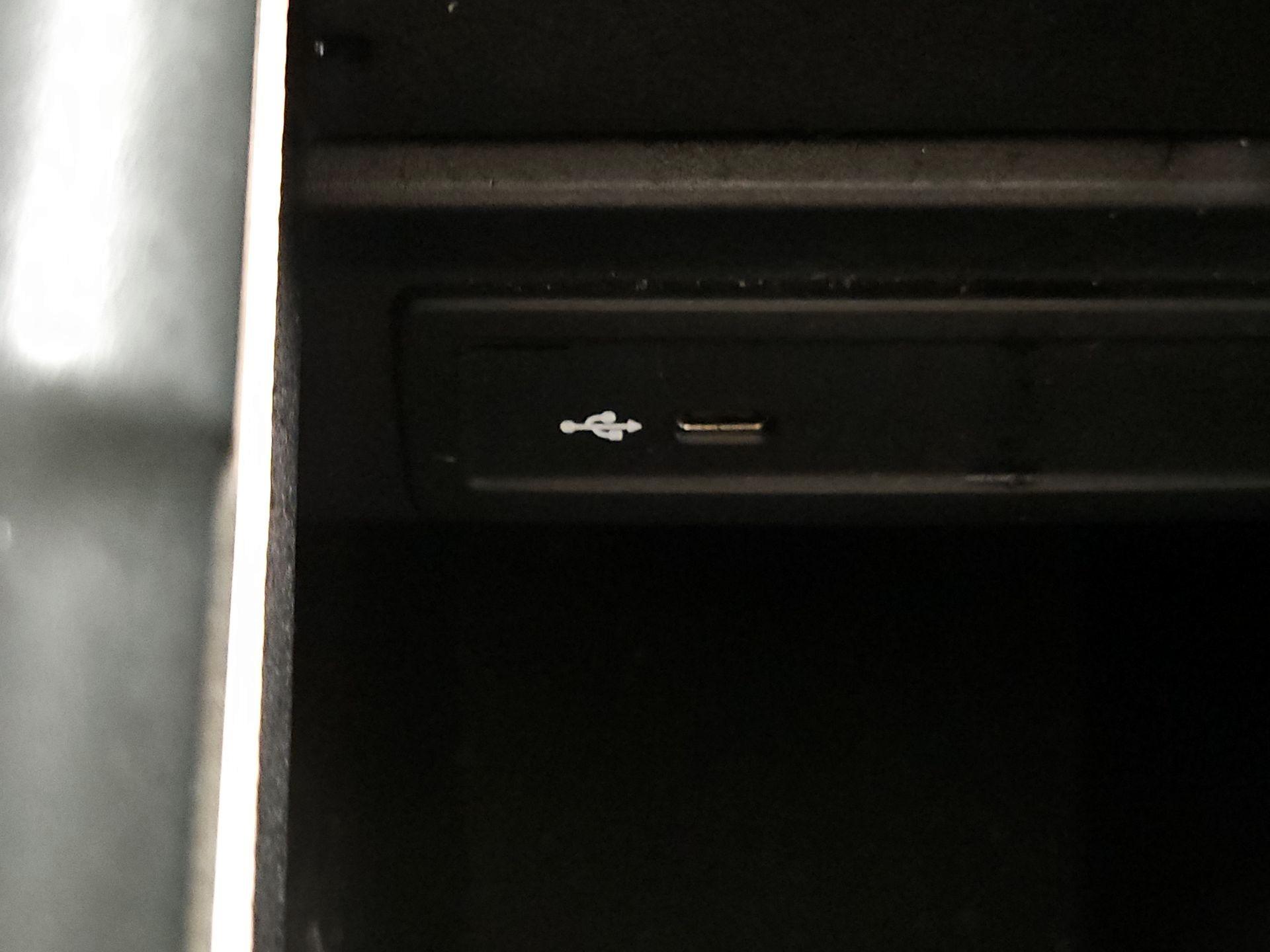 Thumbnail: 2020 Mercedes-Benz GLB - 18