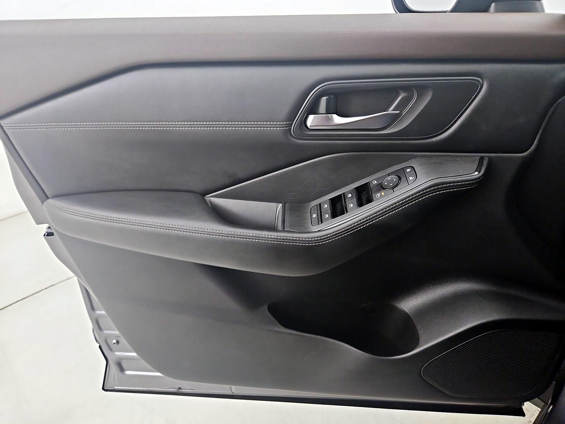 Thumbnail: 2023 Nissan Rogue - 12