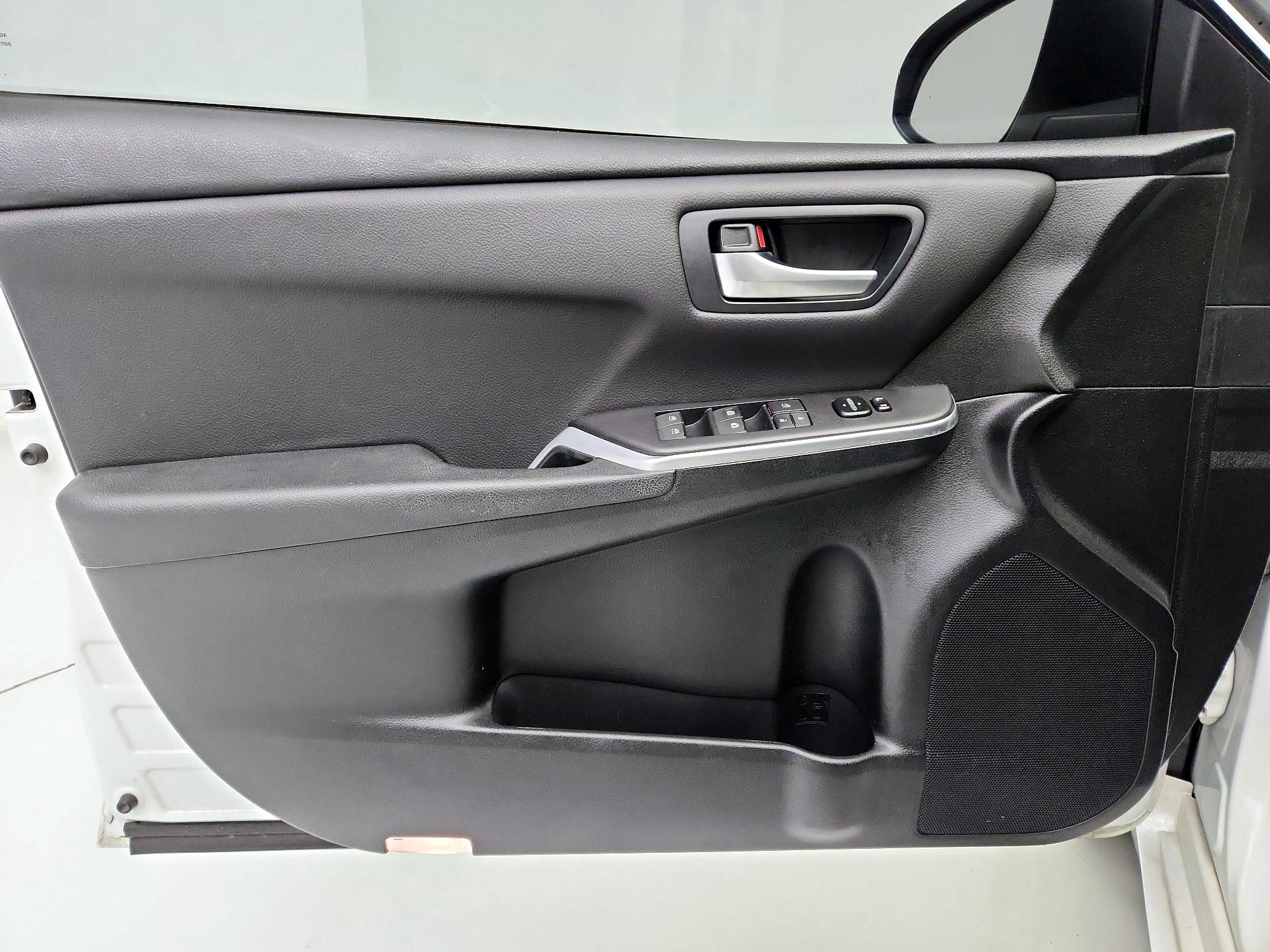 Thumbnail: 2017 Toyota Camry - 12