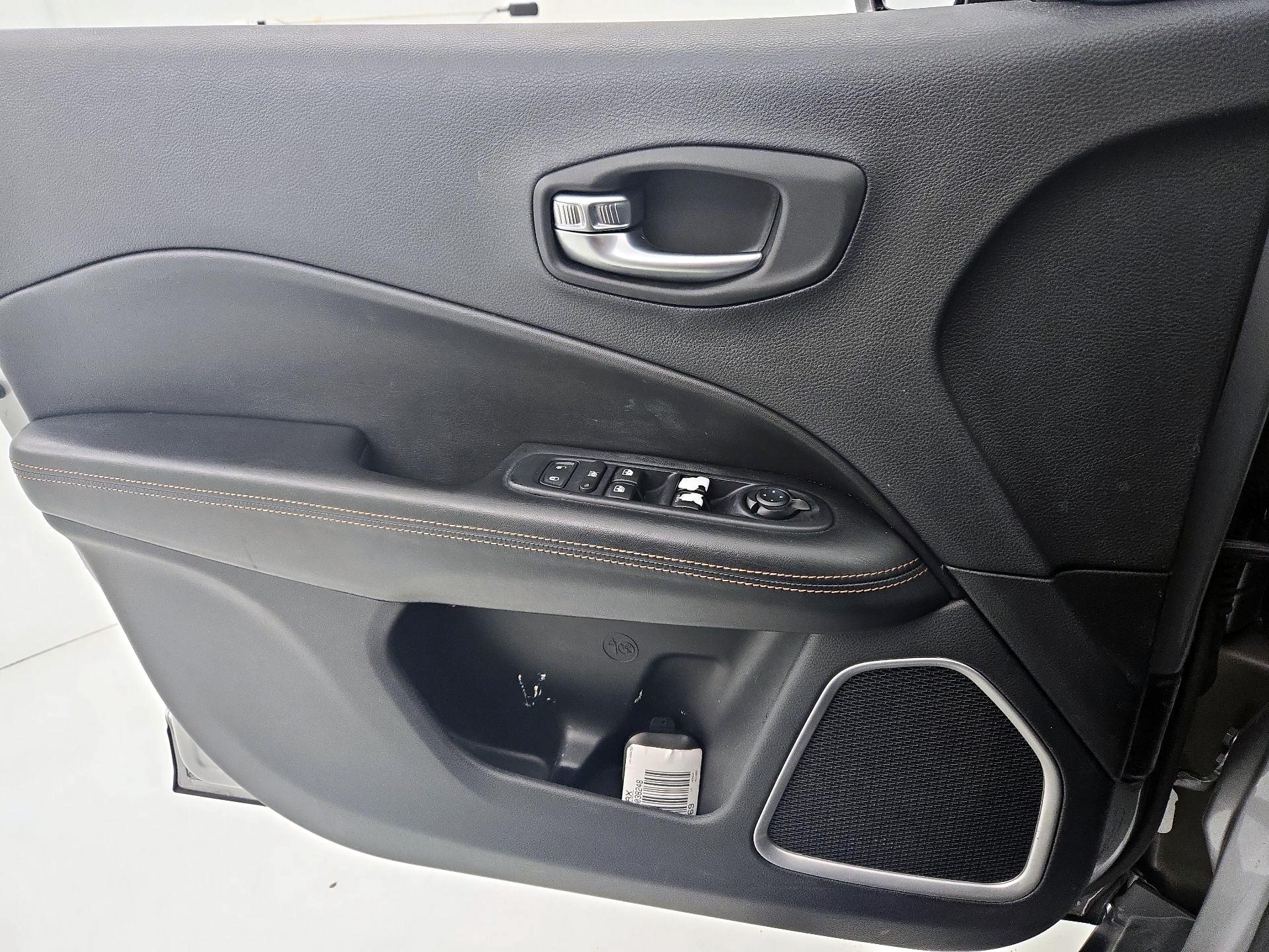 Thumbnail: 2020 Jeep Compass - 12
