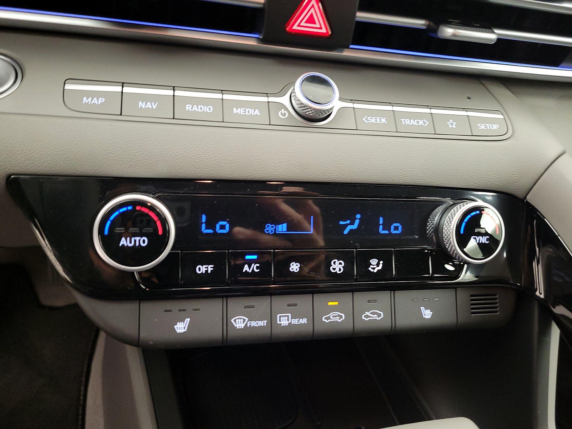 Thumbnail: 2024 Hyundai Elantra - 14