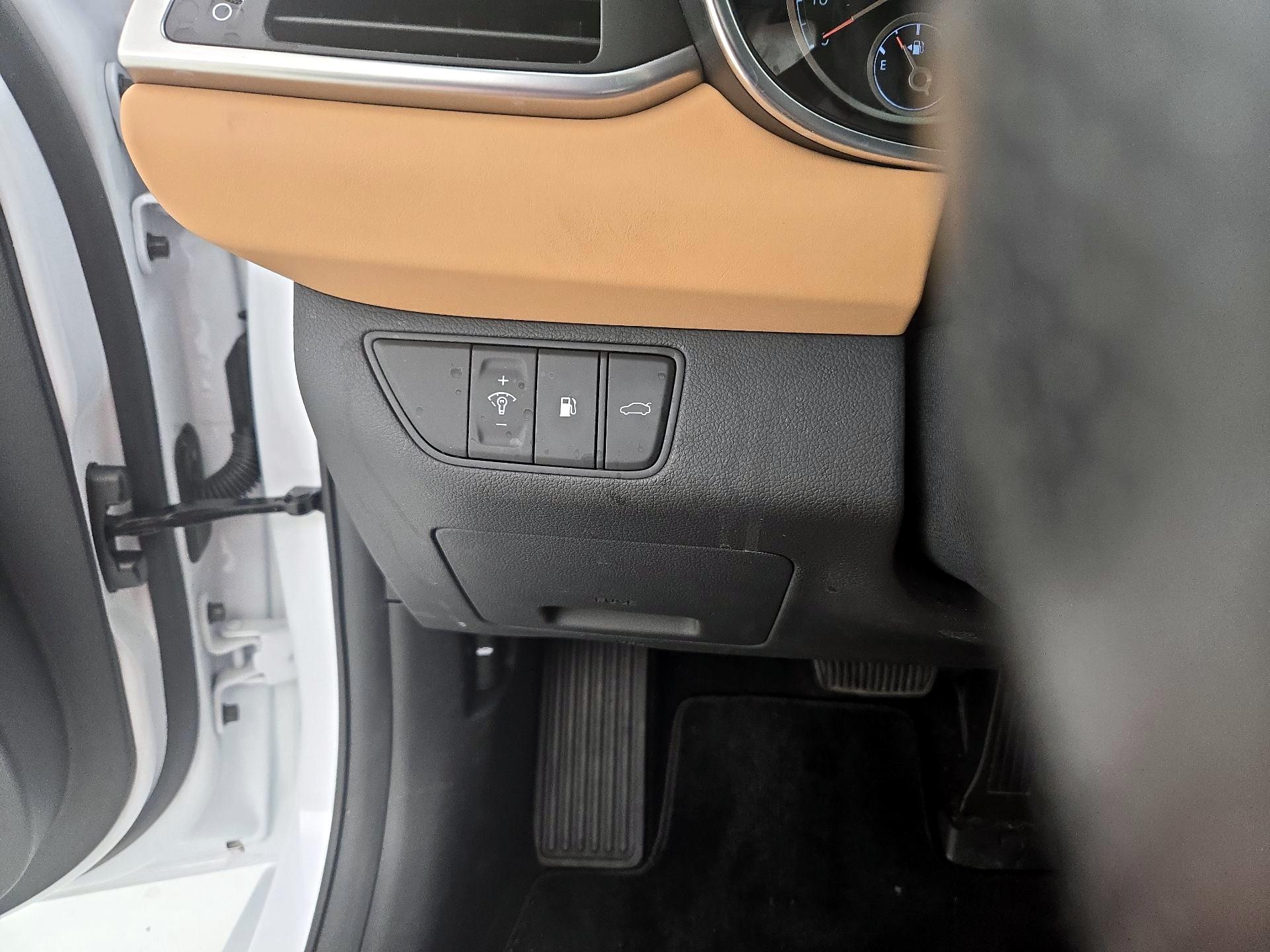 Thumbnail: 2022 Genesis G70 - 13