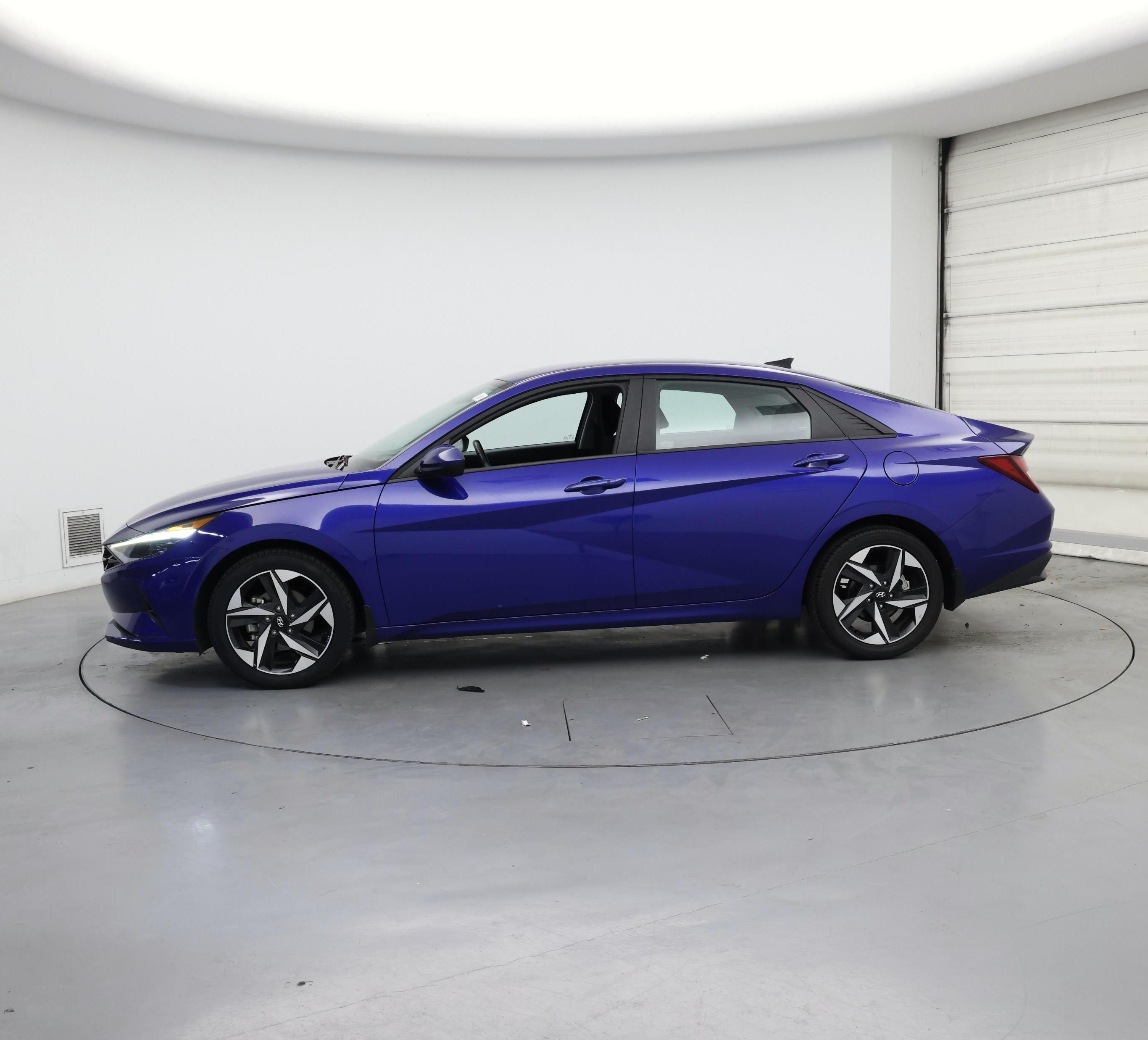 Thumbnail: 2023 Hyundai Elantra - 3