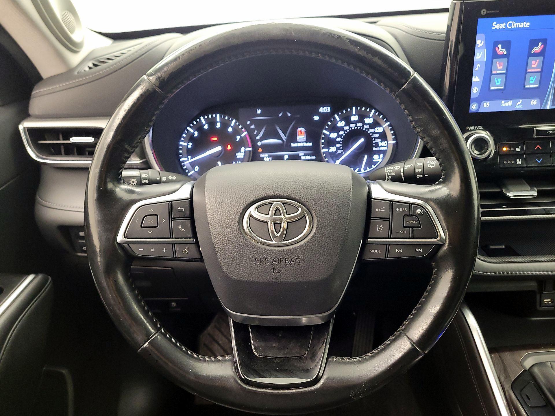 Thumbnail: 2021 Toyota Highlander - 10