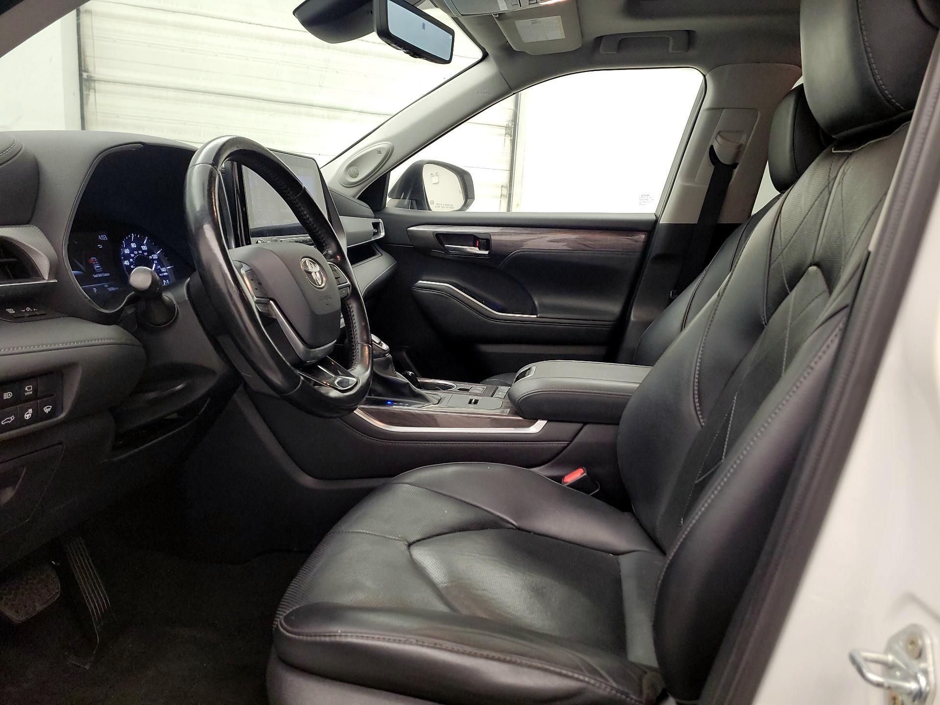 Thumbnail: 2021 Toyota Highlander - 11