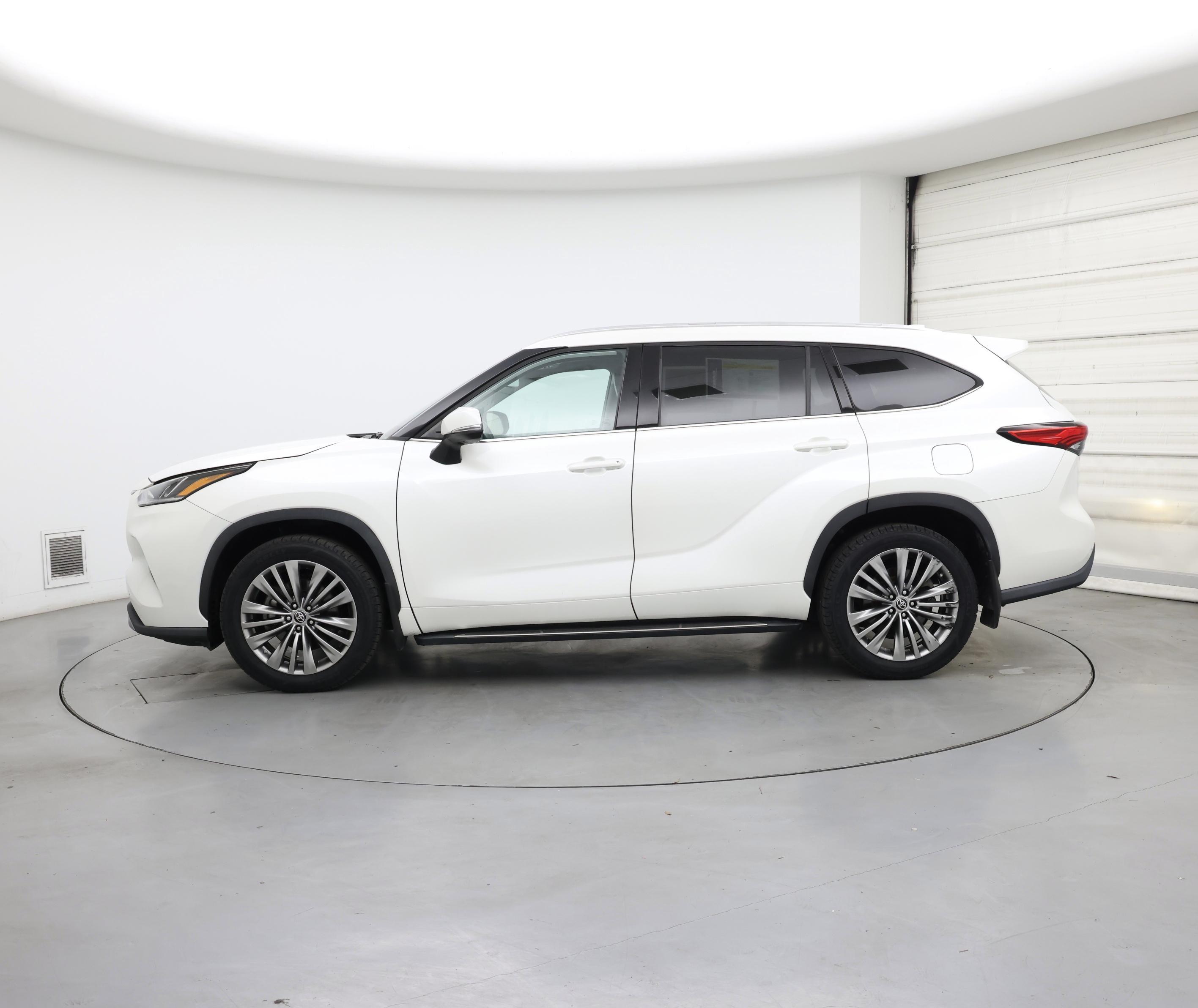 Thumbnail: 2021 Toyota Highlander - 3