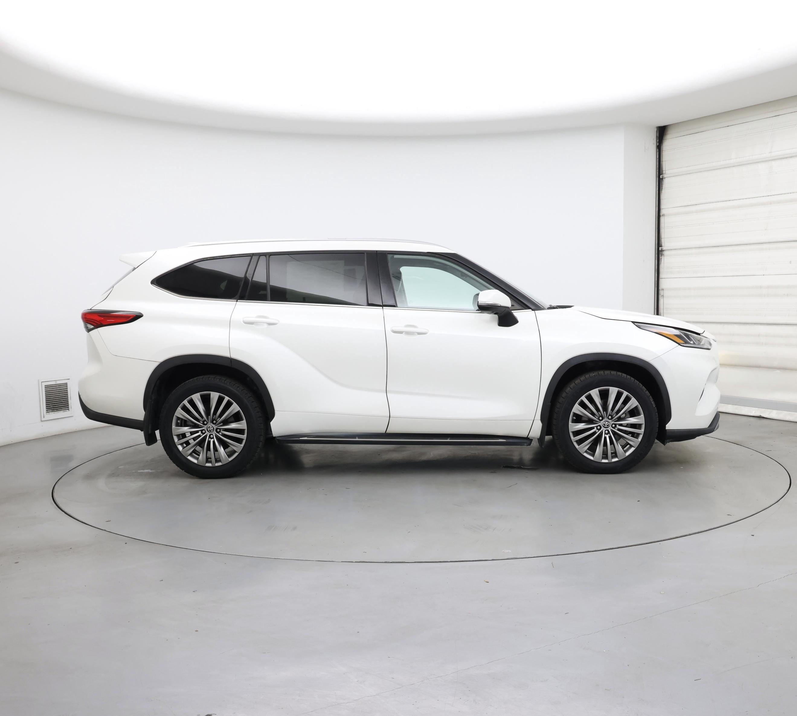 Thumbnail: 2021 Toyota Highlander - 7