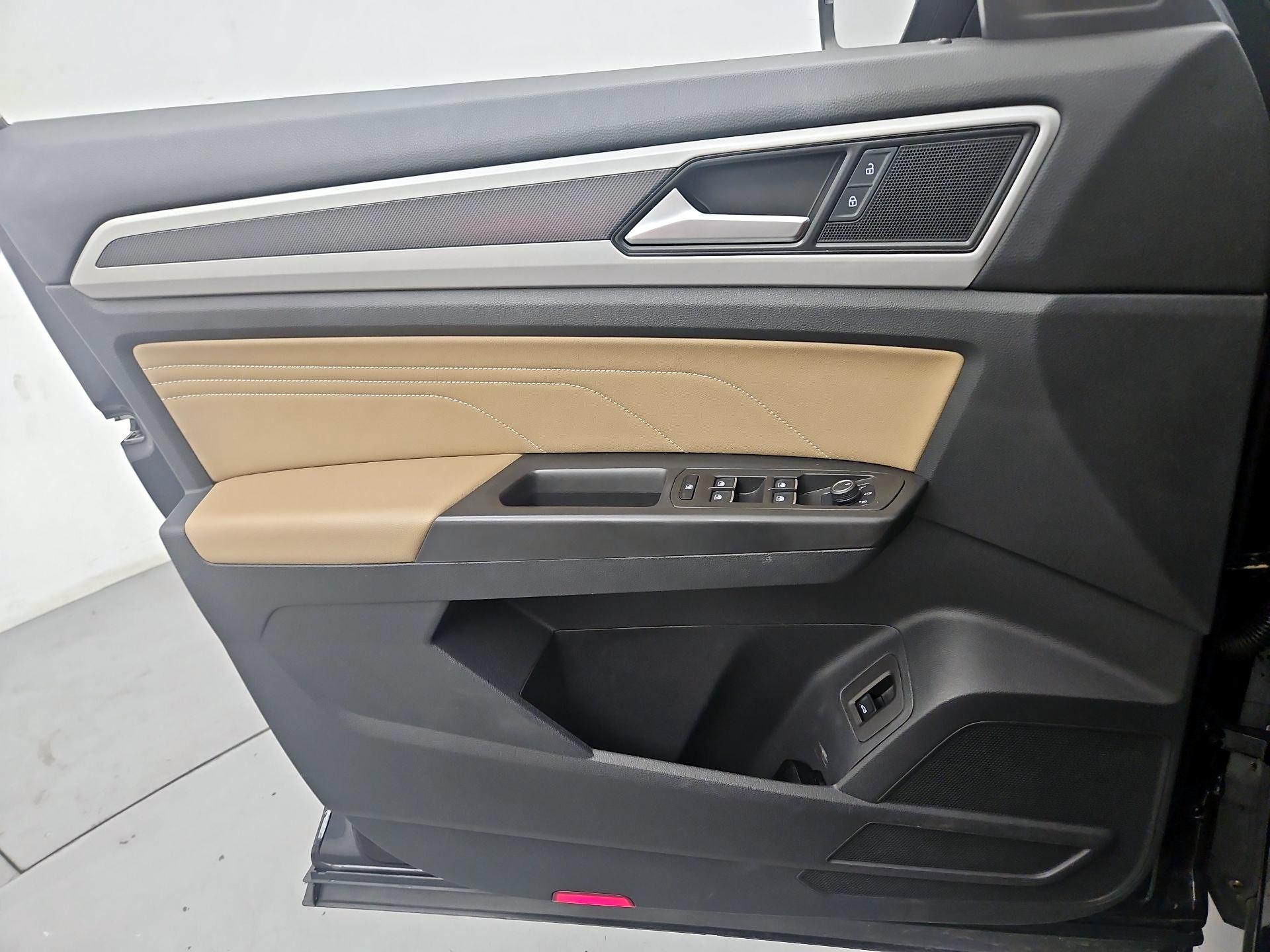 Thumbnail: 2022 Volkswagen Atlas - 12