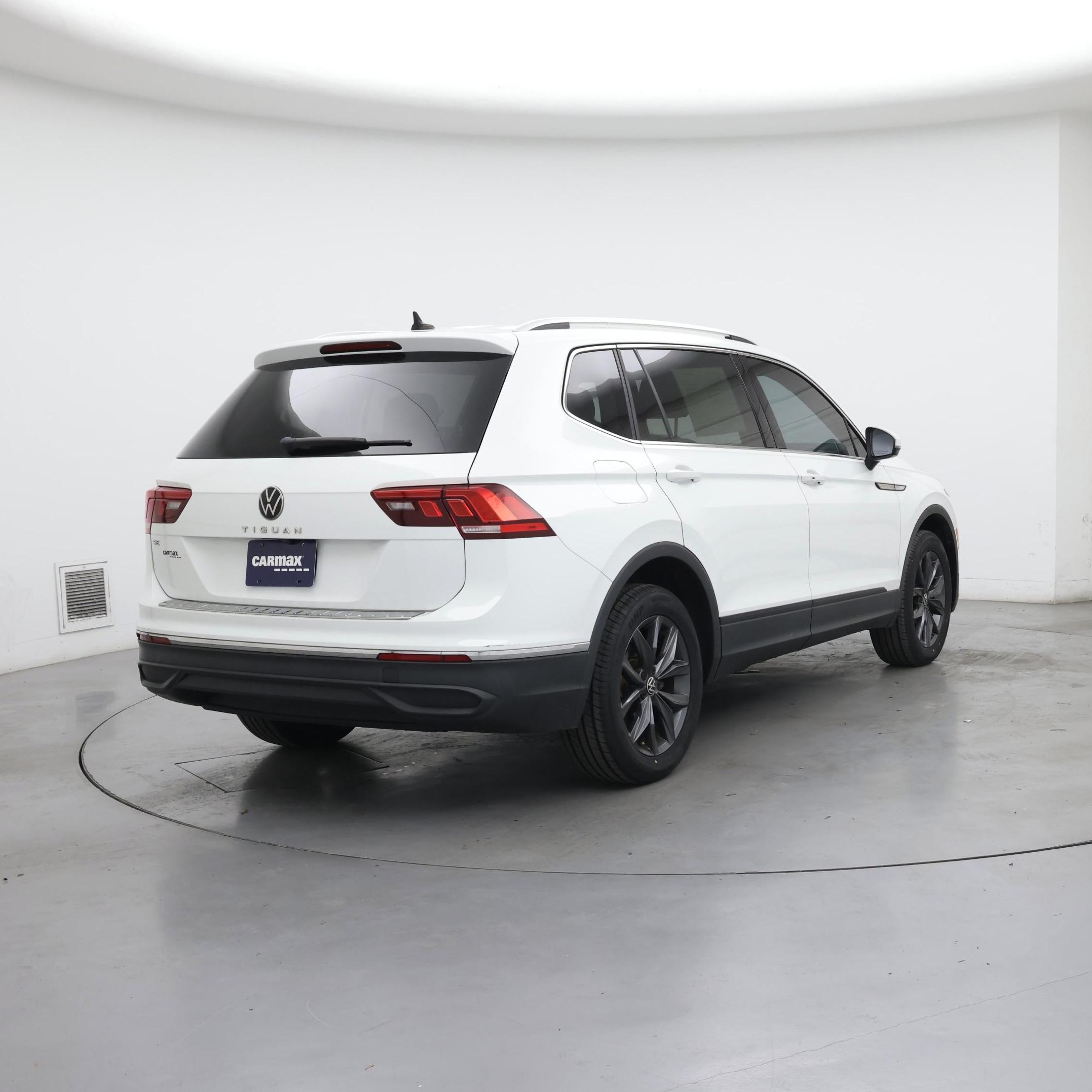Thumbnail: 2022 Volkswagen Tiguan - 8