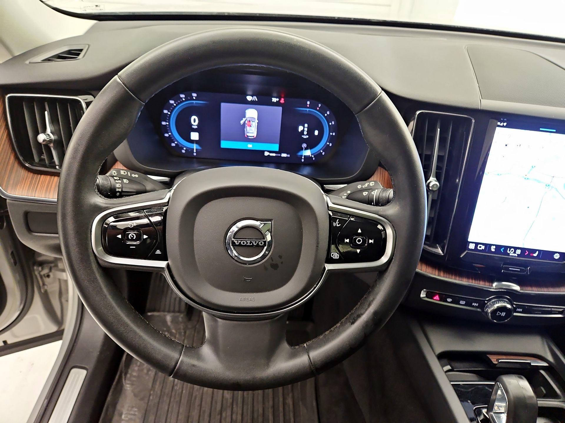 Thumbnail: 2023 Volvo XC60 - 10