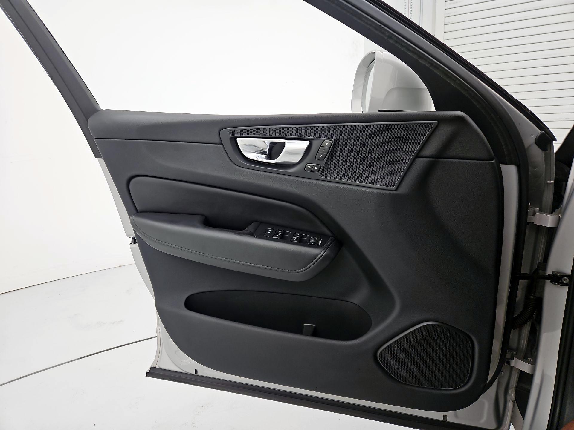 Thumbnail: 2023 Volvo XC60 - 12