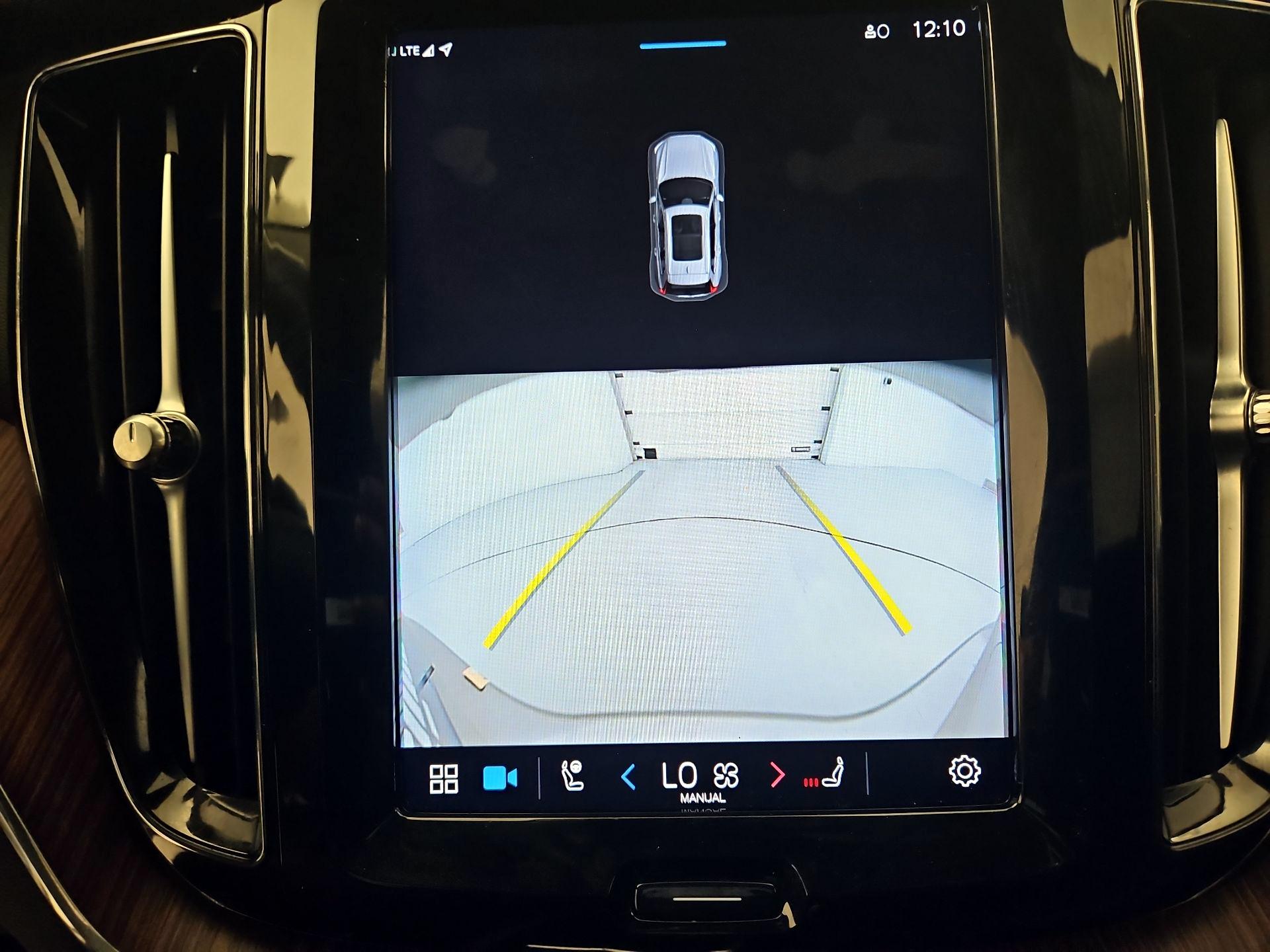 Thumbnail: 2023 Volvo XC60 - 15