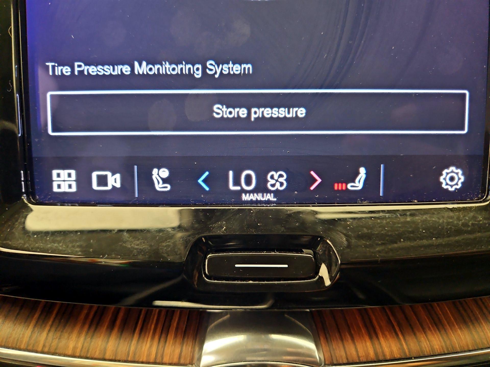 Thumbnail: 2023 Volvo XC60 - 17