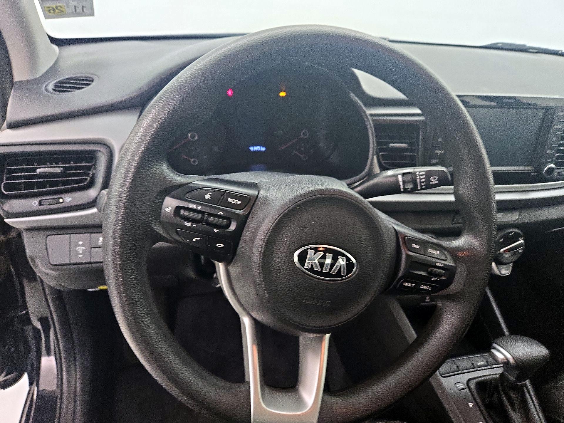 Thumbnail: 2020 Kia Rio - 10