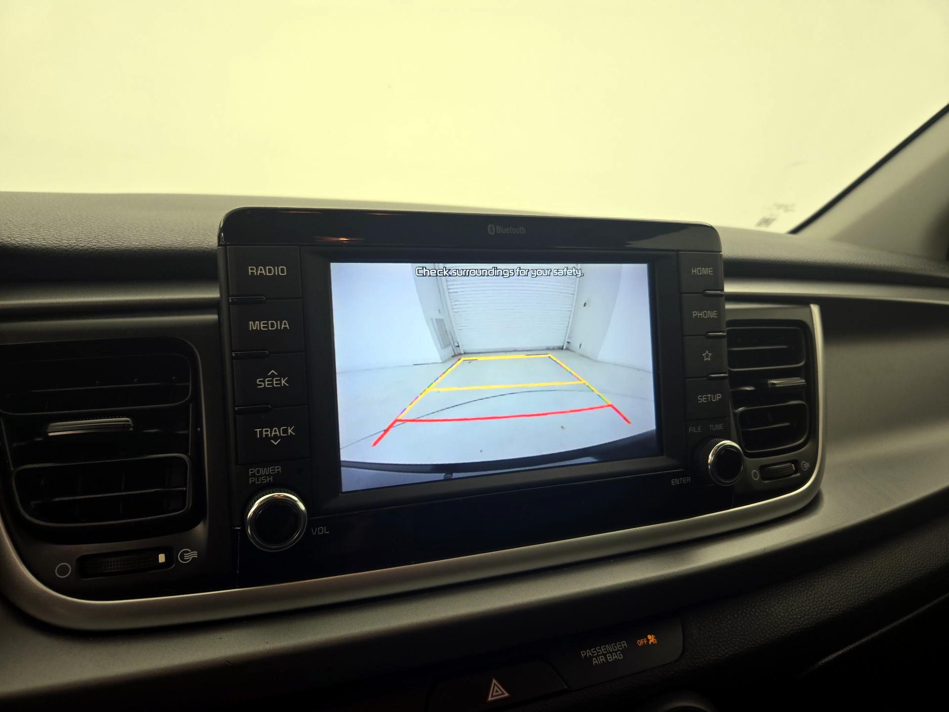 Thumbnail: 2020 Kia Rio - 14