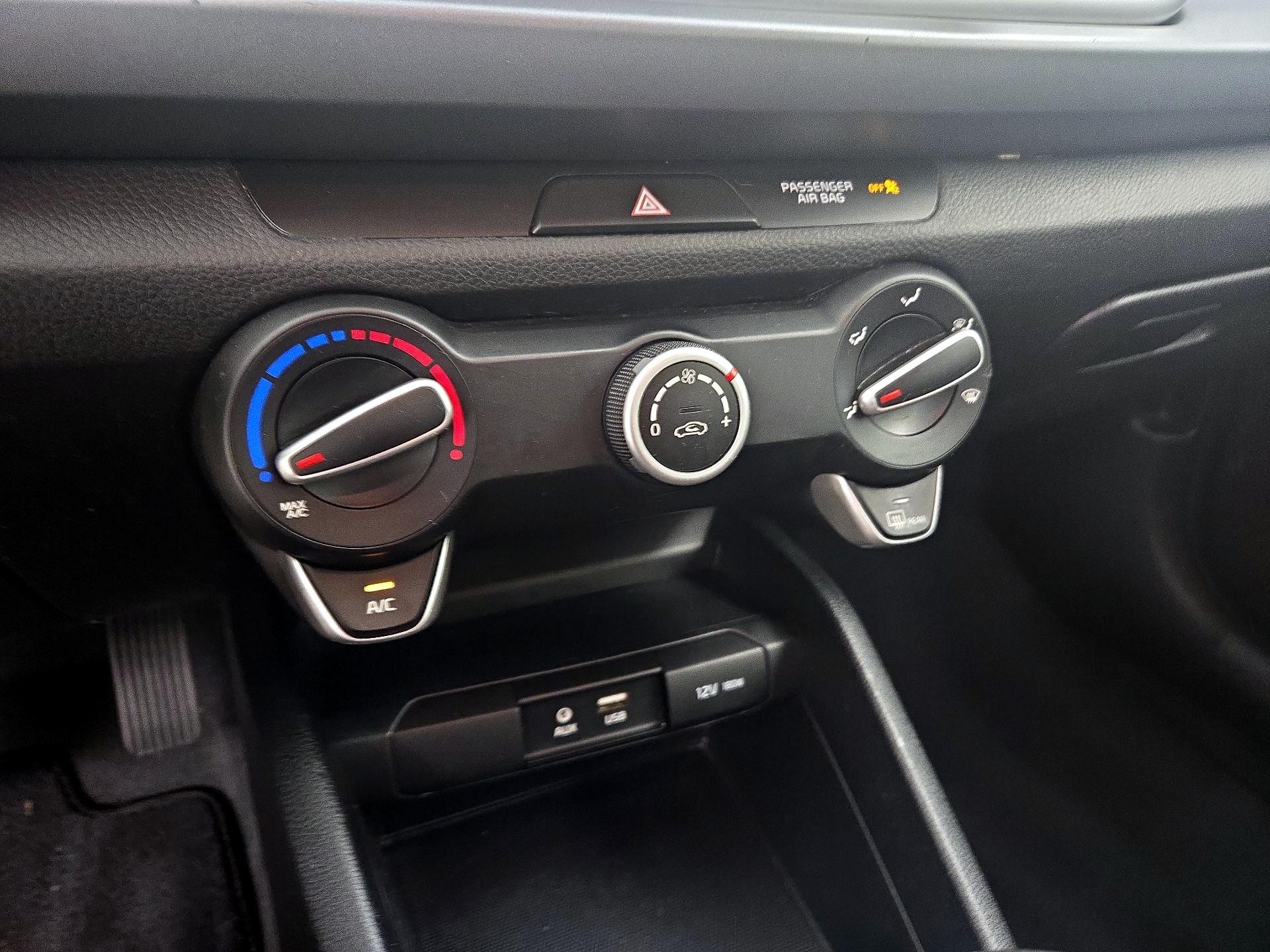 Thumbnail: 2020 Kia Rio - 16