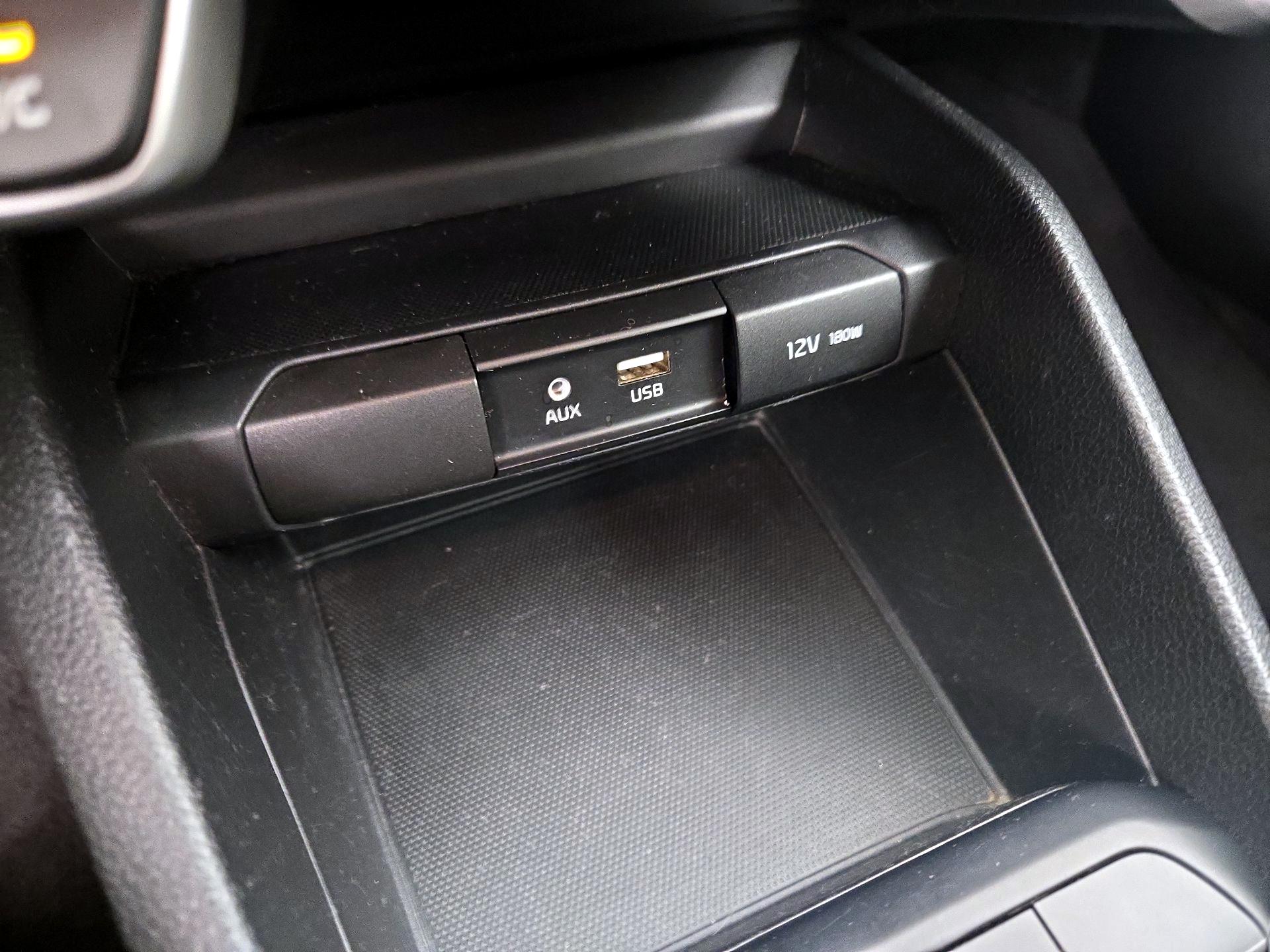 Thumbnail: 2020 Kia Rio - 18