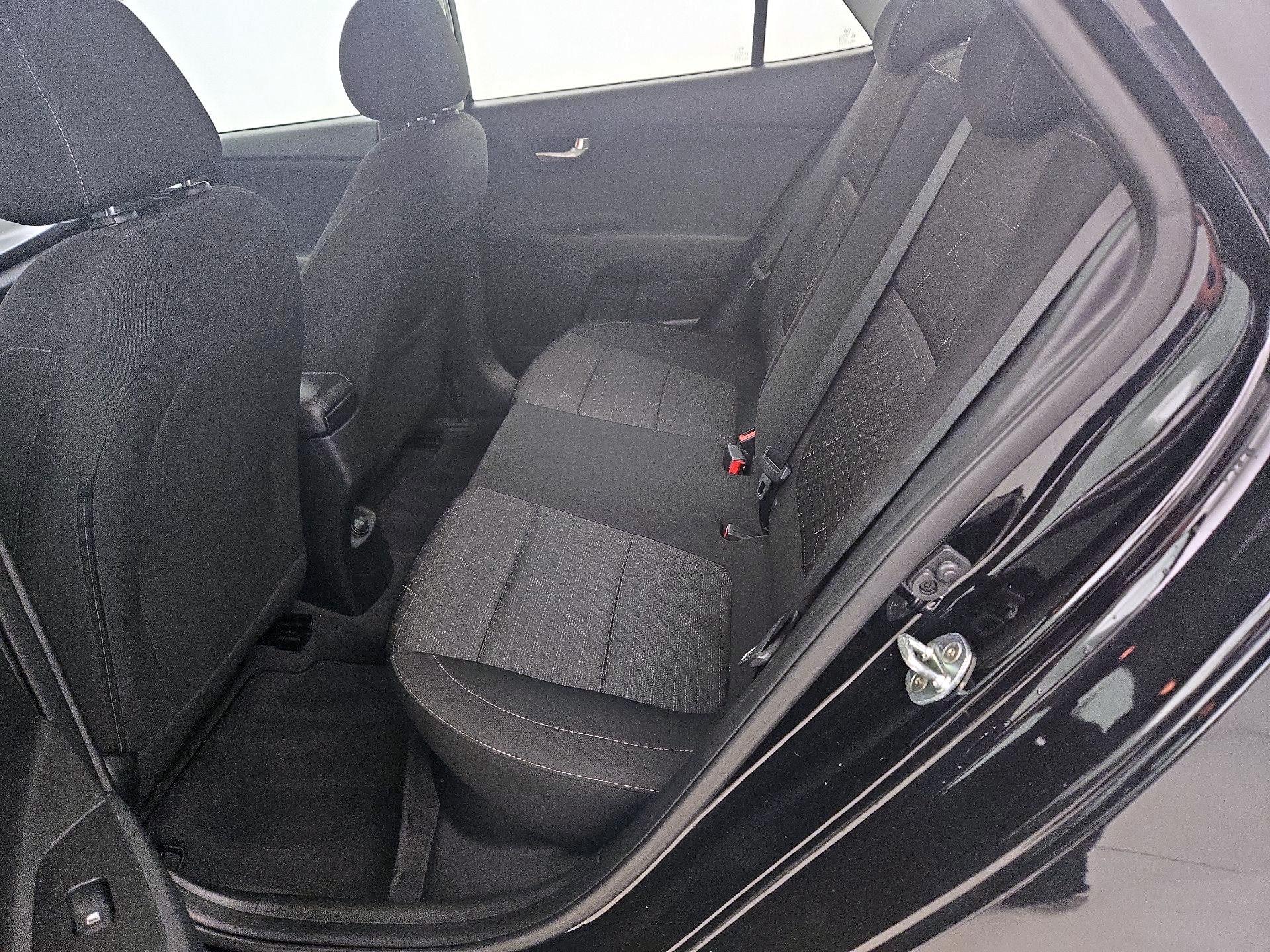 Thumbnail: 2020 Kia Rio - 19