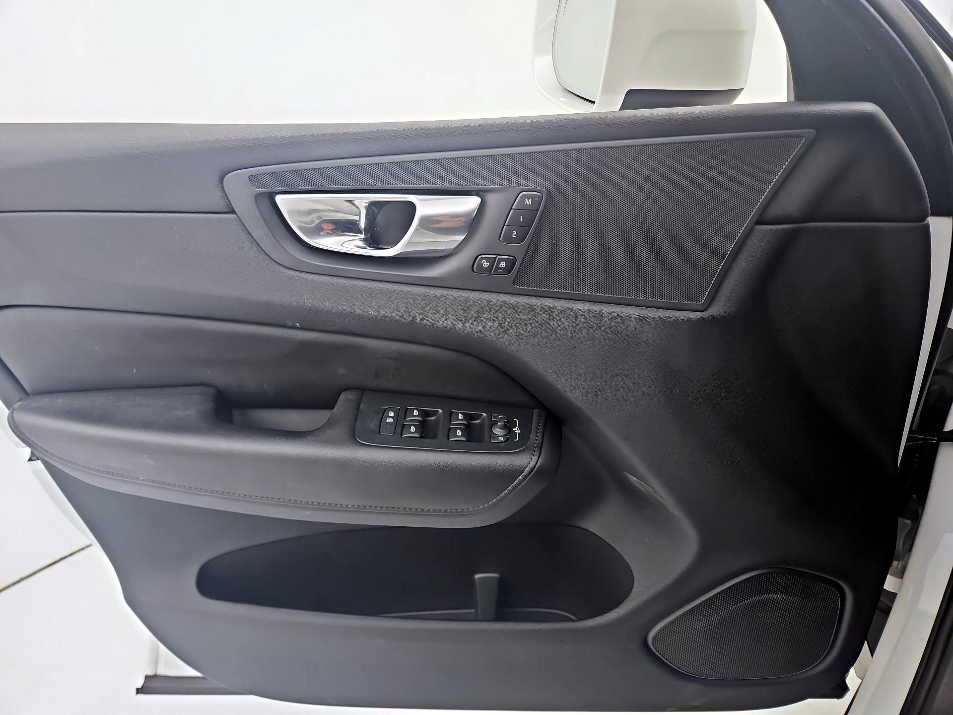 Thumbnail: 2023 Volvo XC60 - 12
