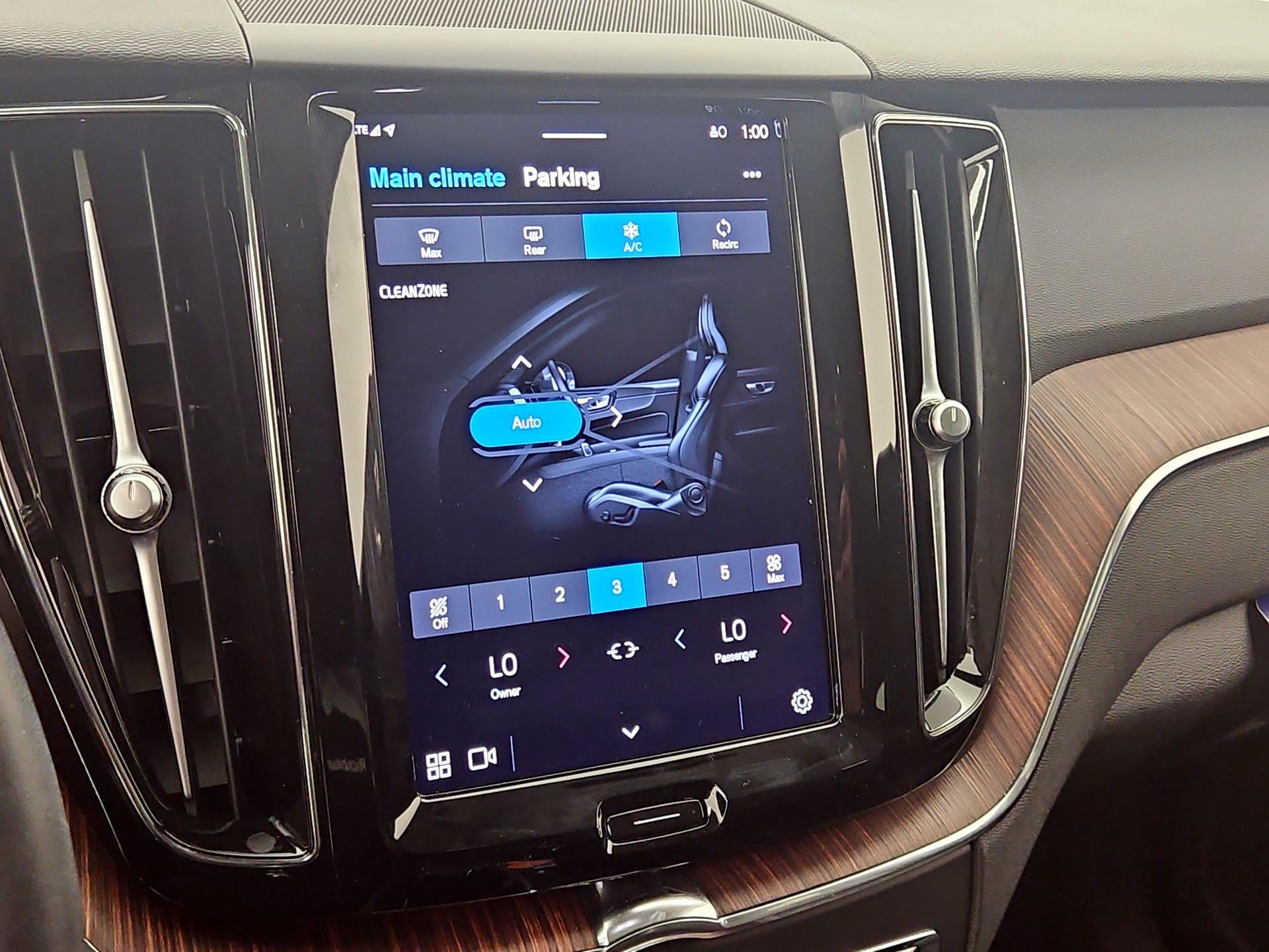Thumbnail: 2023 Volvo XC60 - 17