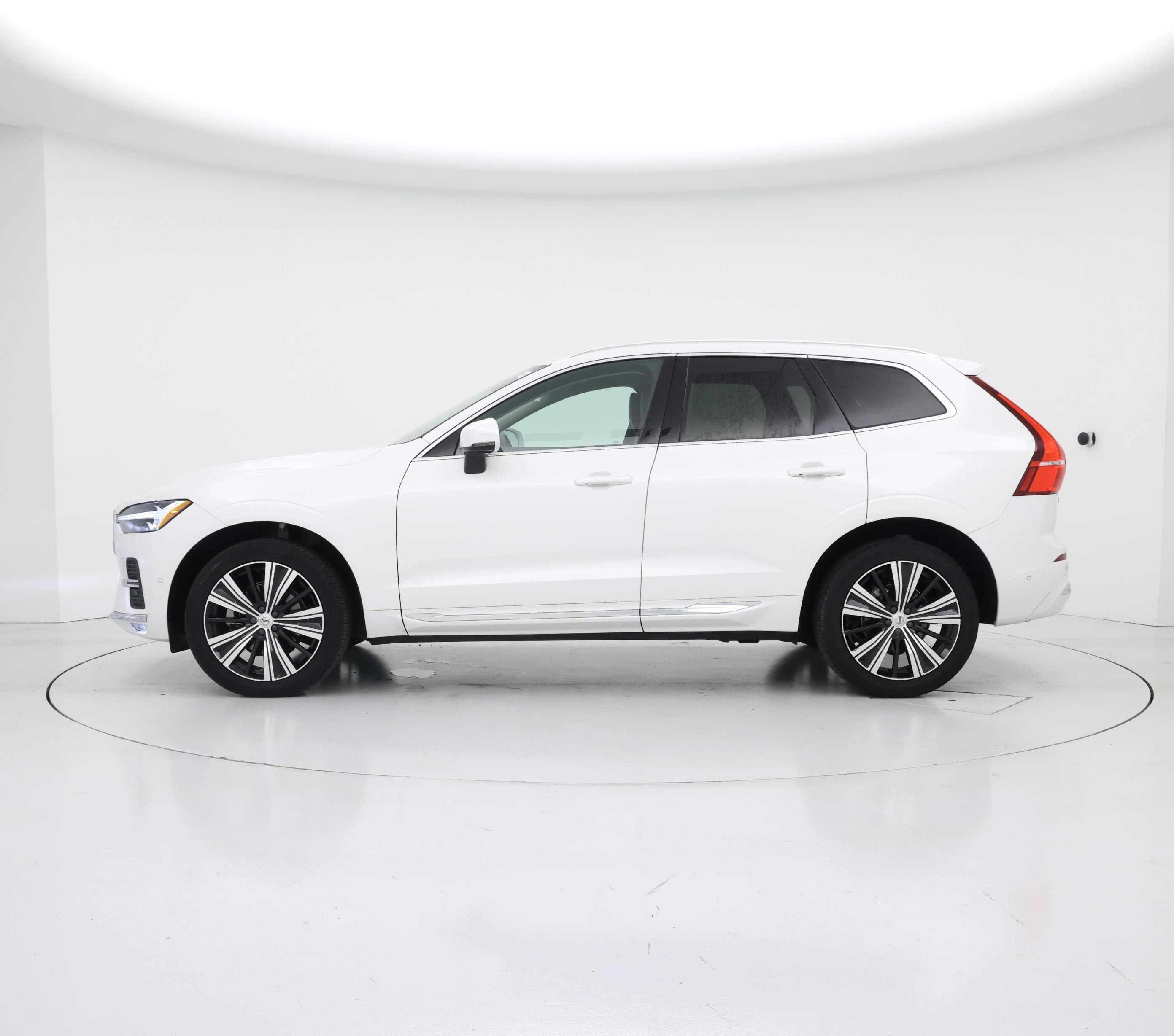 Thumbnail: 2023 Volvo XC60 - 3