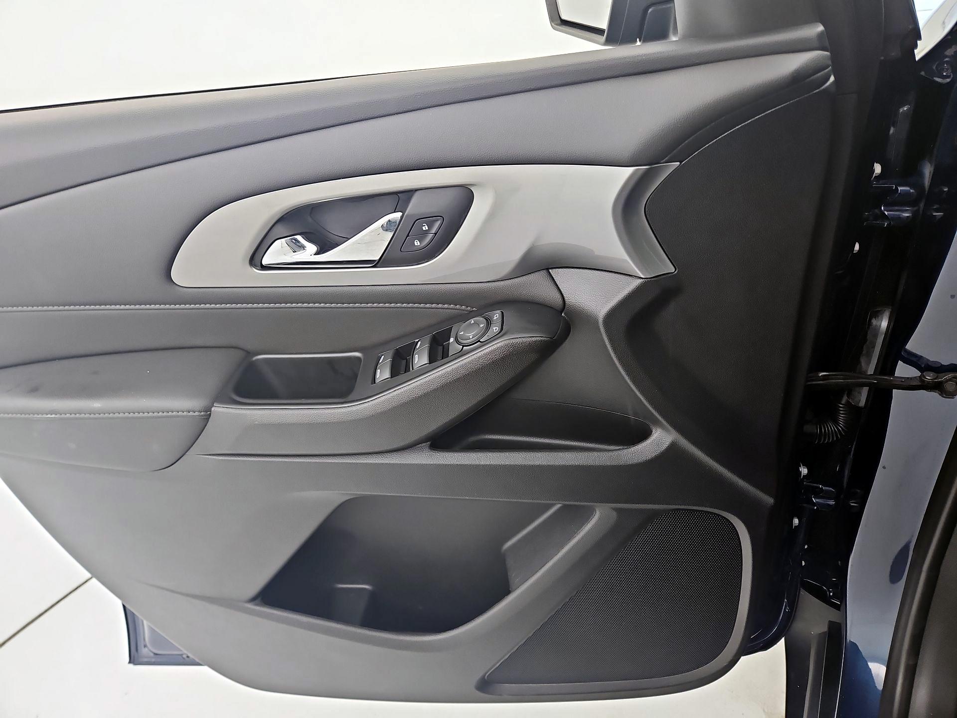 Thumbnail: 2023 Chevrolet Traverse - 12