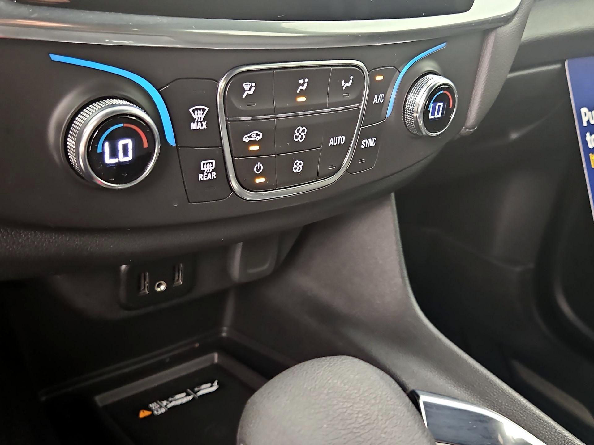 Thumbnail: 2023 Chevrolet Traverse - 16