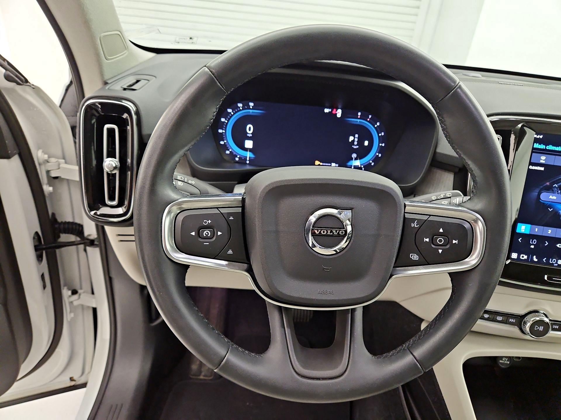 Thumbnail: 2023 Volvo XC40 - 10