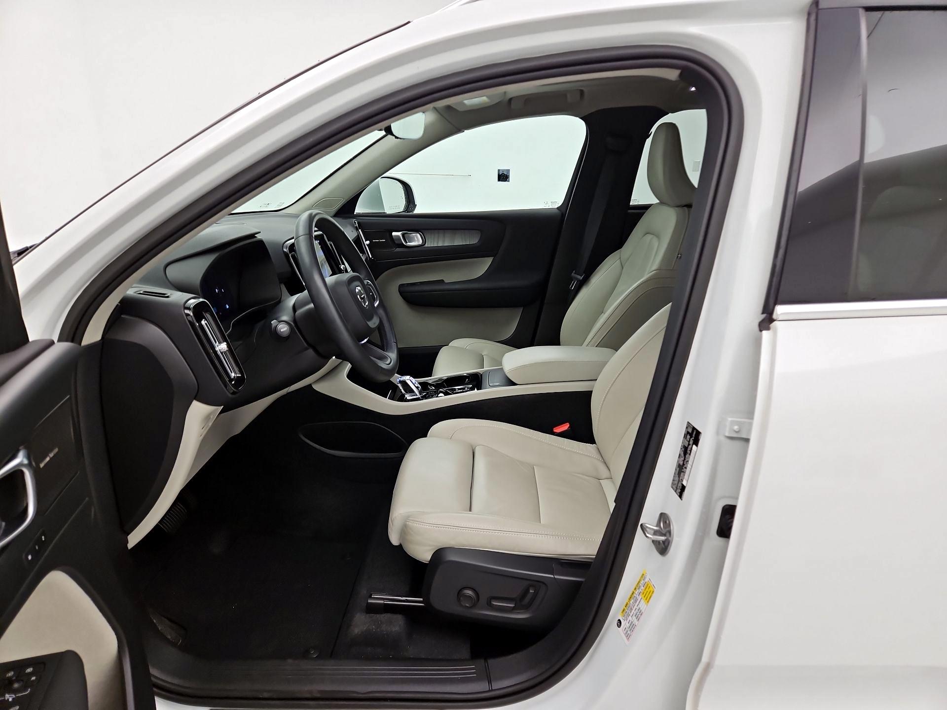 Thumbnail: 2023 Volvo XC40 - 11