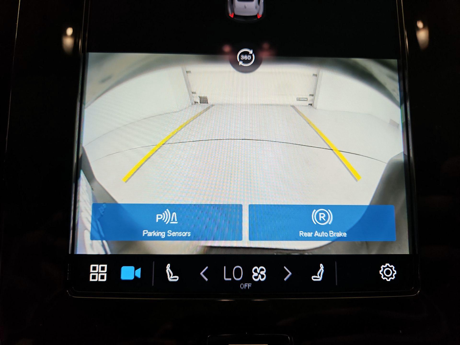 Thumbnail: 2023 Volvo XC40 - 14