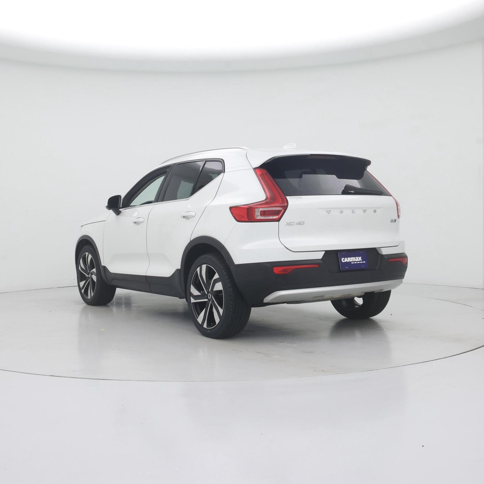 Thumbnail: 2023 Volvo XC40 - 2