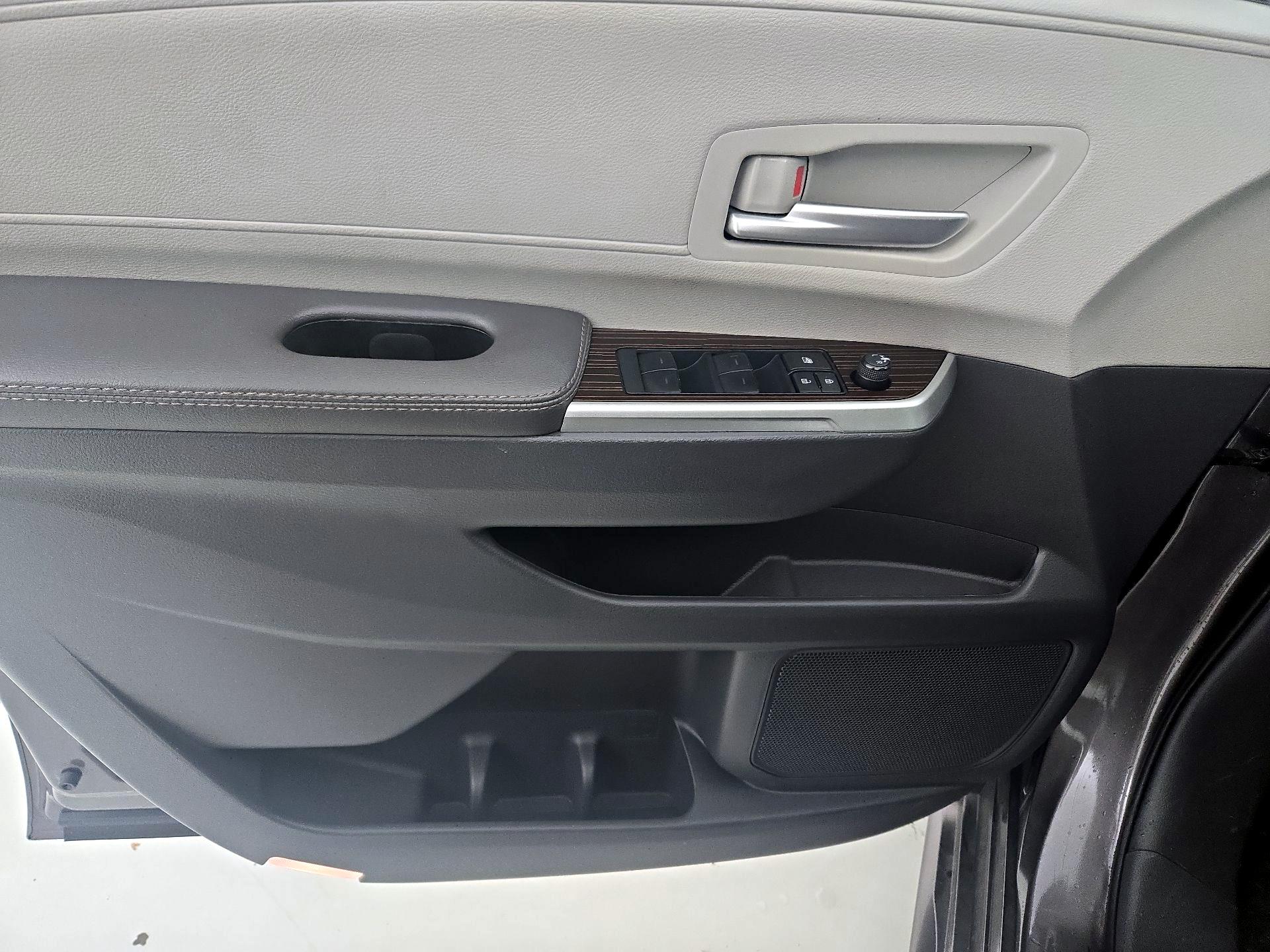 Thumbnail: 2023 Toyota Sienna - 12