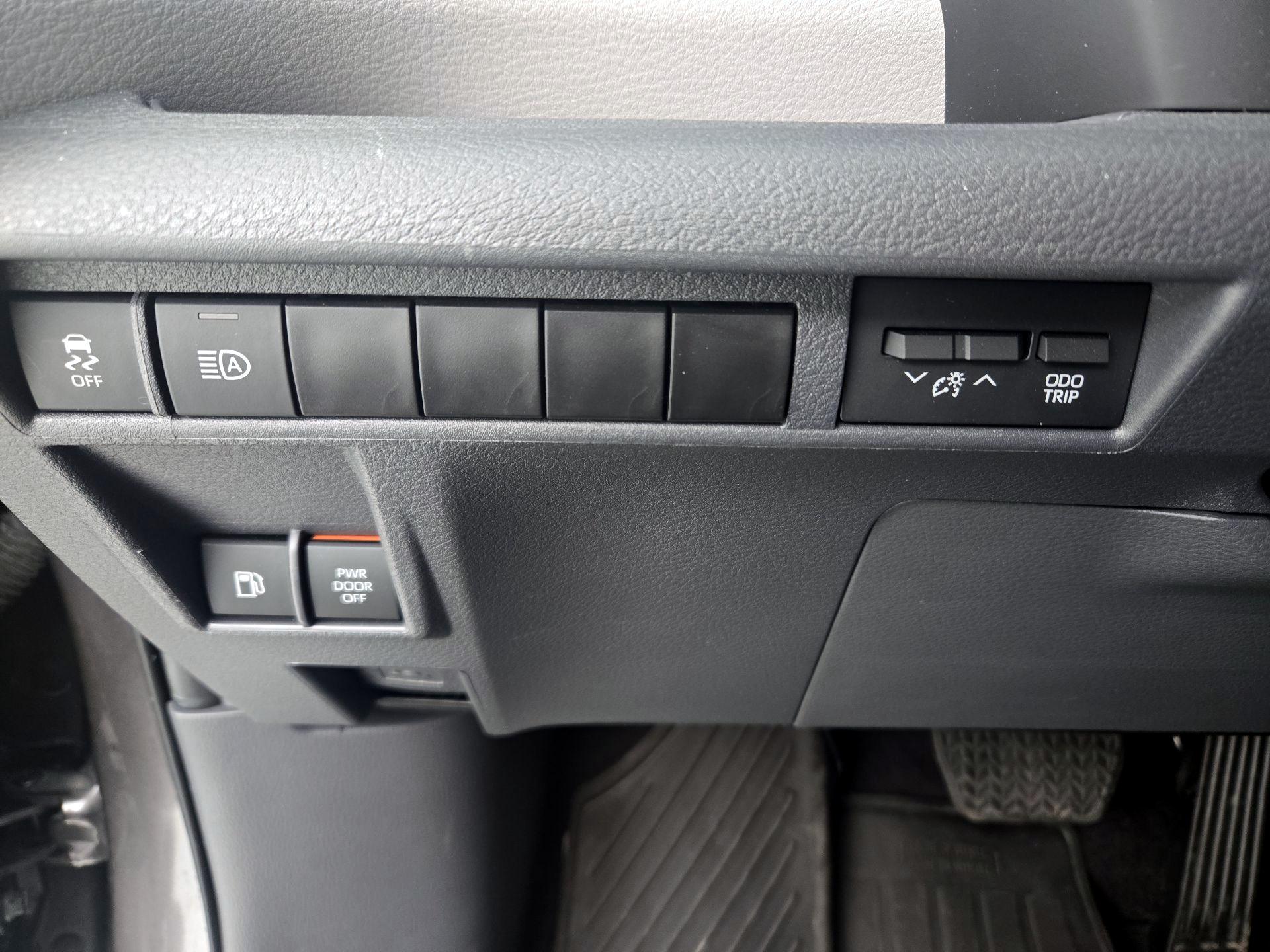 Thumbnail: 2023 Toyota Sienna - 13