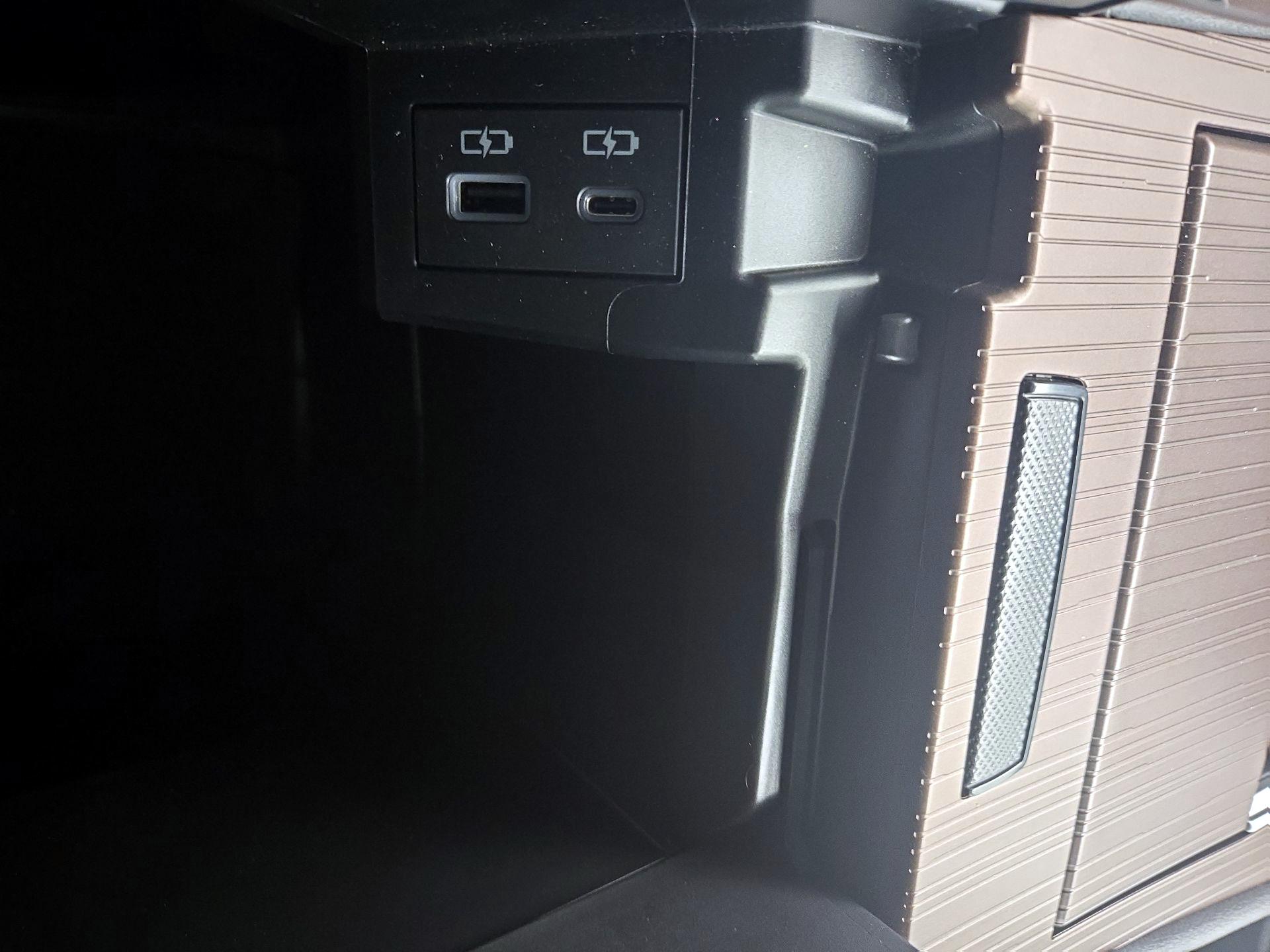 Thumbnail: 2023 Toyota Sienna - 18